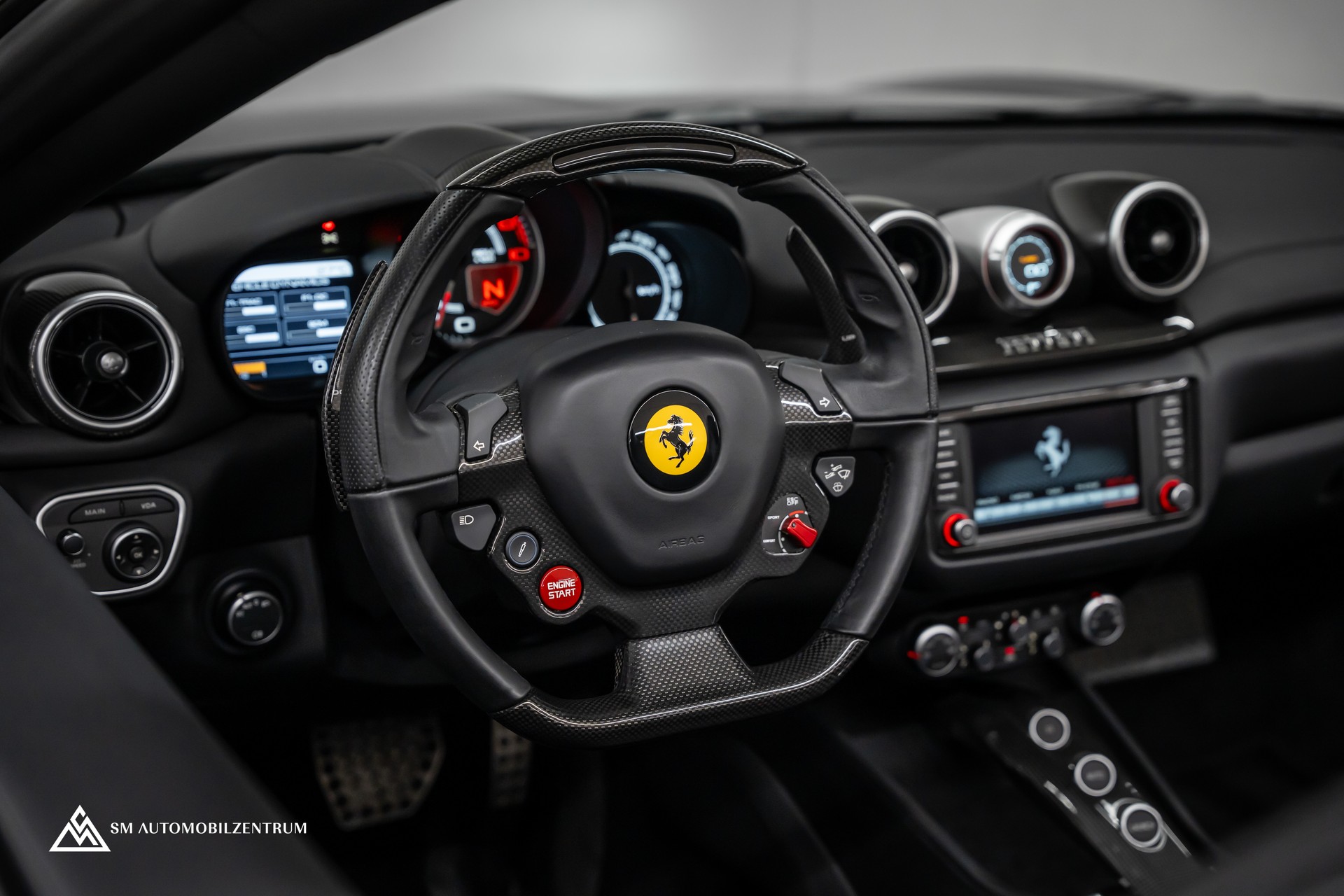 FERRARI California 3.9 V8 T / Carbon Interieur / Rückfahrkamera / Keramik Bremsen / Apple Carplay-image-21