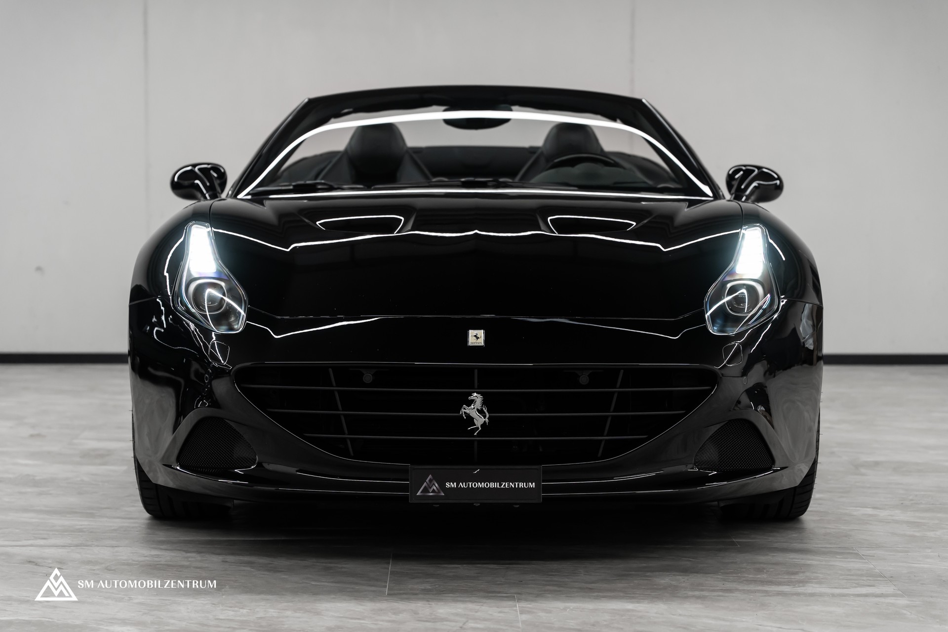 FERRARI California 3.9 V8 T / Carbon Interieur / Rückfahrkamera / Keramik Bremsen / Apple Carplay-showroom-element-1
