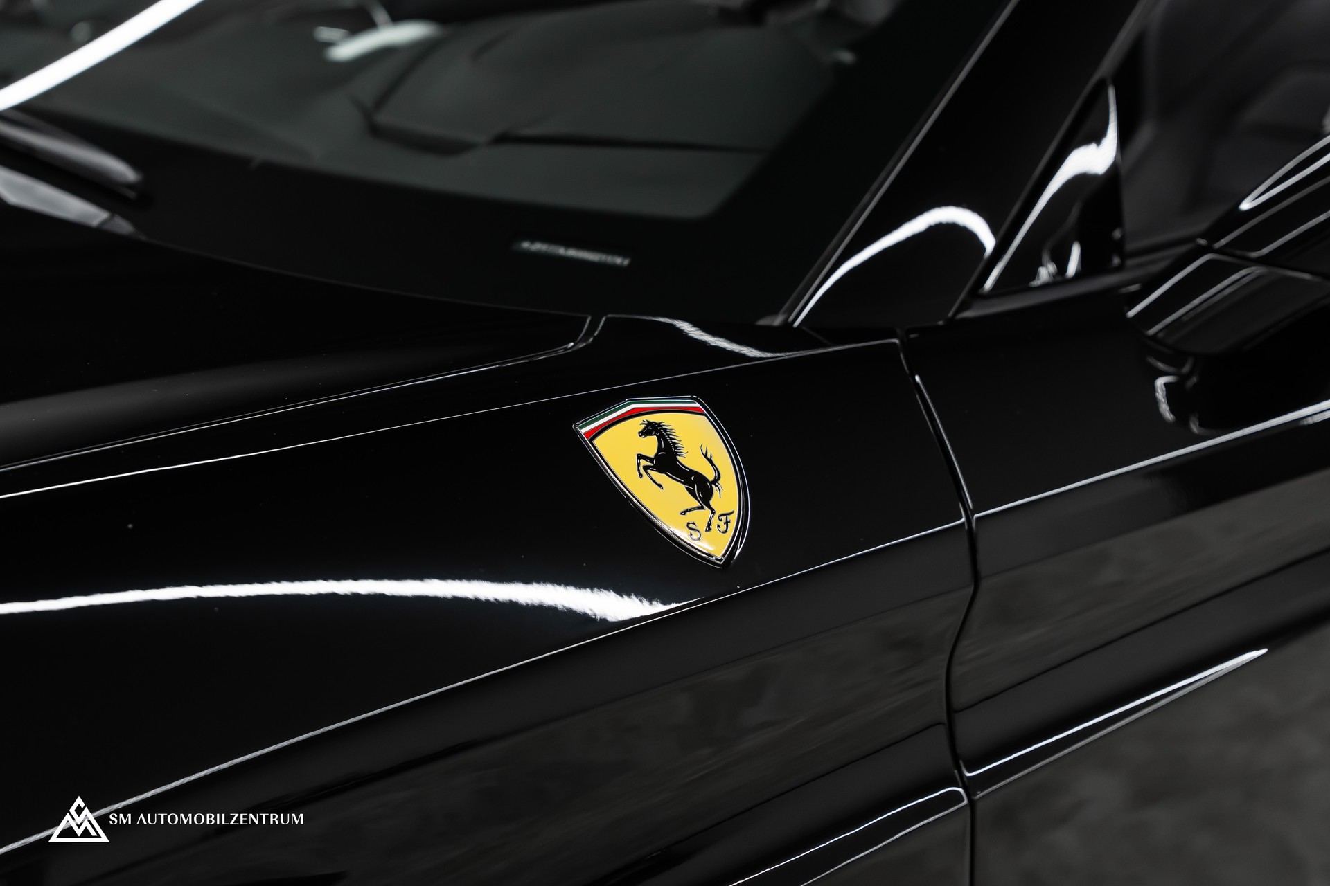 FERRARI California 3.9 V8 T / Carbon Interieur / Rückfahrkamera / Keramik Bremsen / Apple Carplay-image-4
