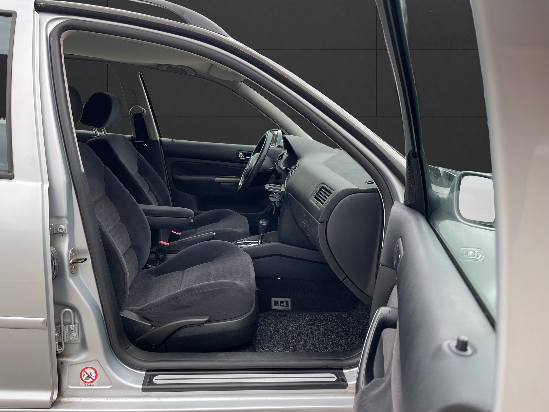 VW Bora Variant 2.0 Automat-image-10