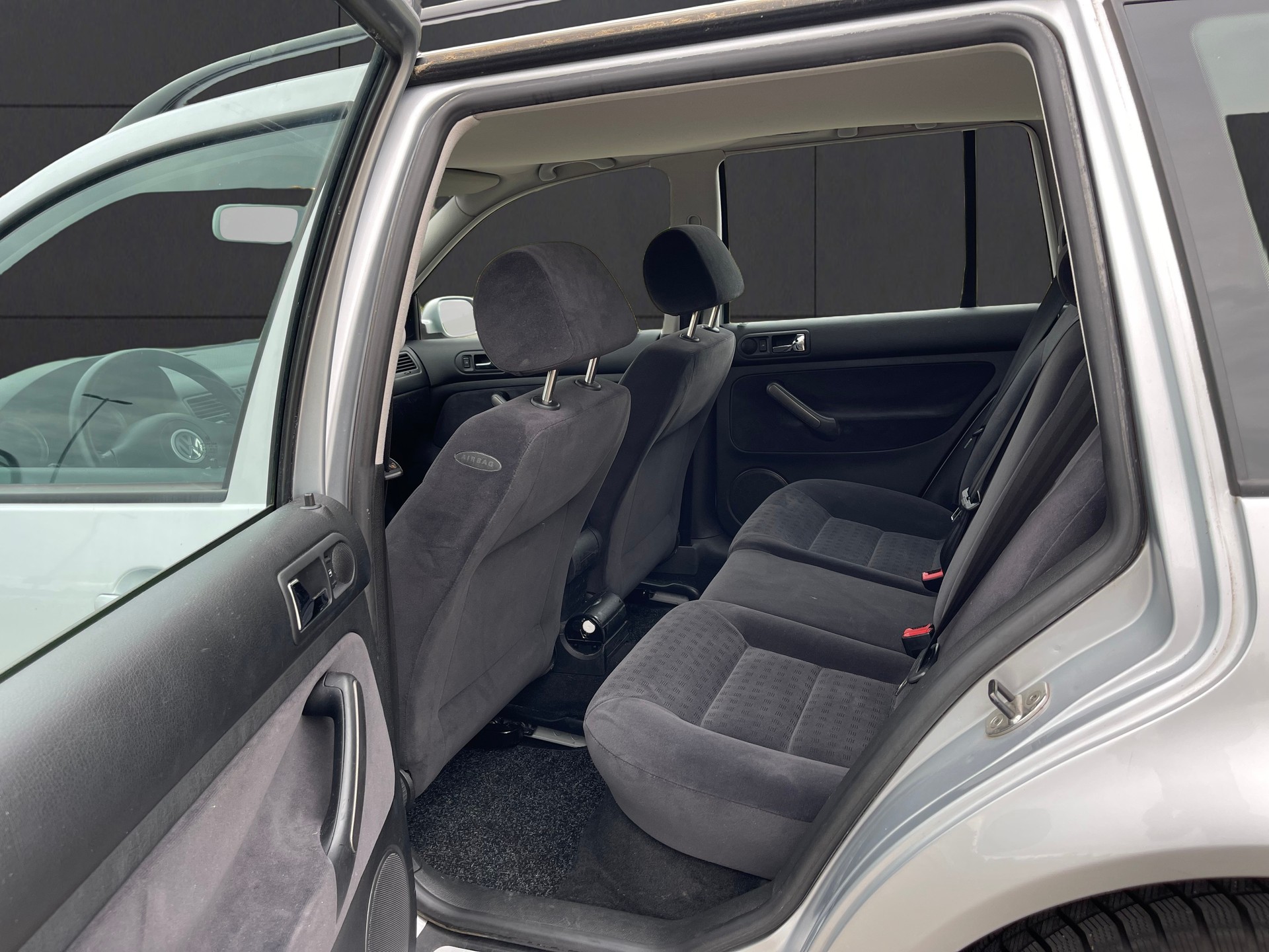 VW Bora Variant 2.0 Automat-image-9