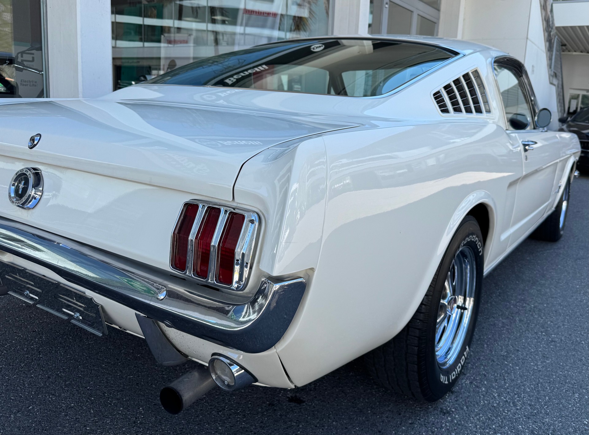 FORD V8 Fastback 302-image-5