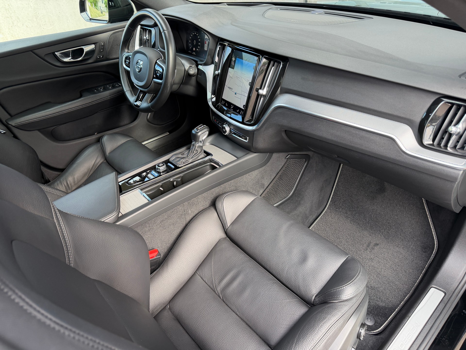 VOLVO V60 T5 R-Design Geartronic-image-16