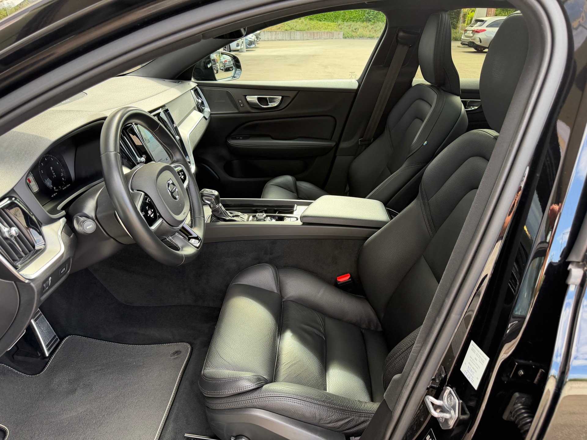 VOLVO V60 T5 R-Design Geartronic-image-9