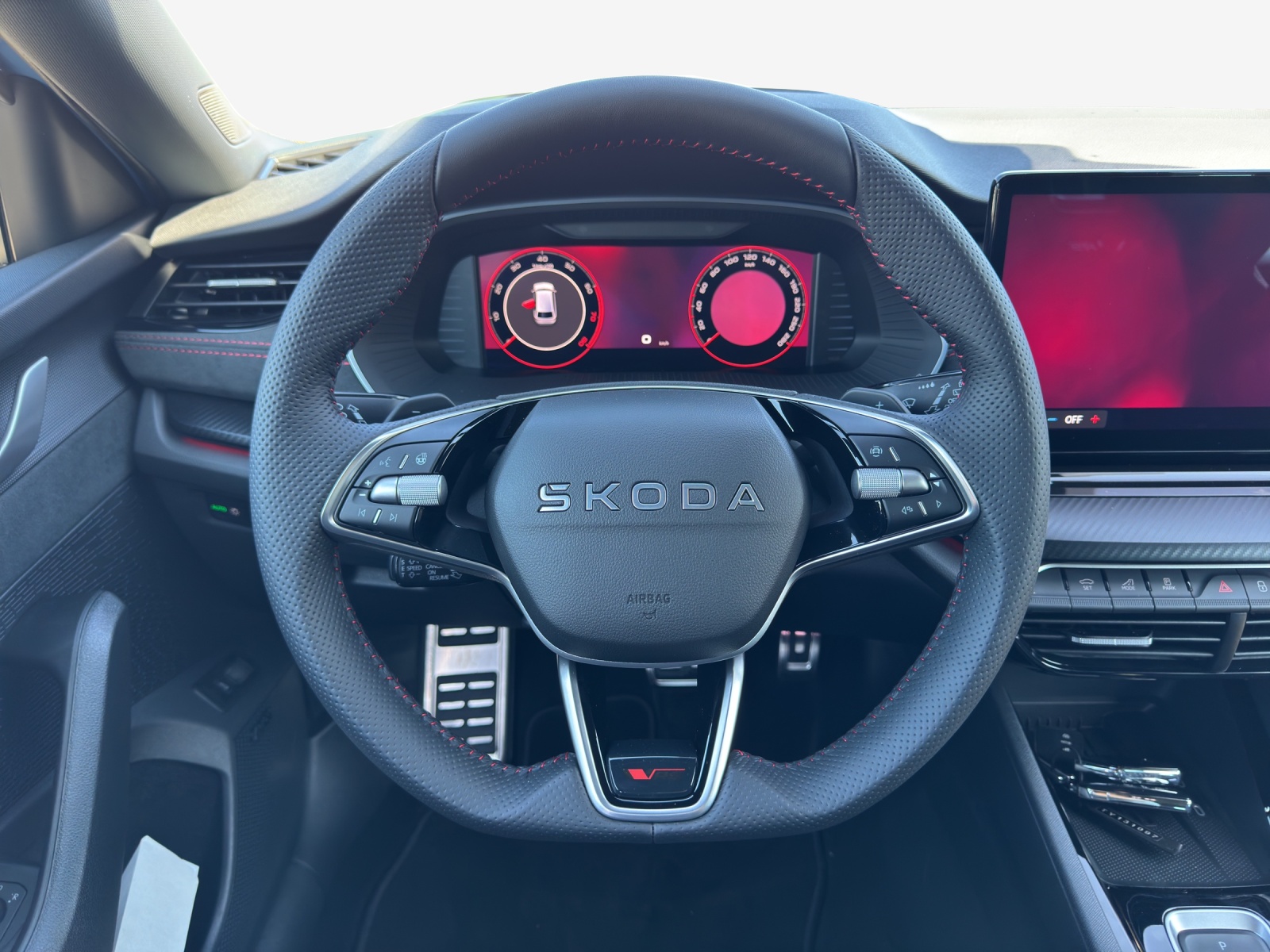 SKODA Octavia RS 30 Years Edition-image-9