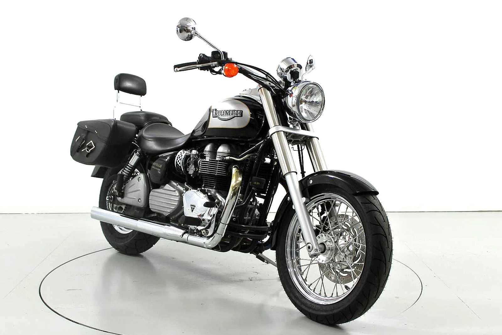 TRIUMPH Bonneville America-image-1