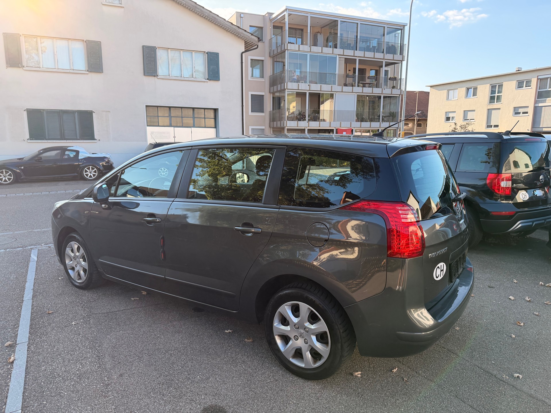 PEUGEOT 5008 1.6 16V VTI Trendy Clim-image-2