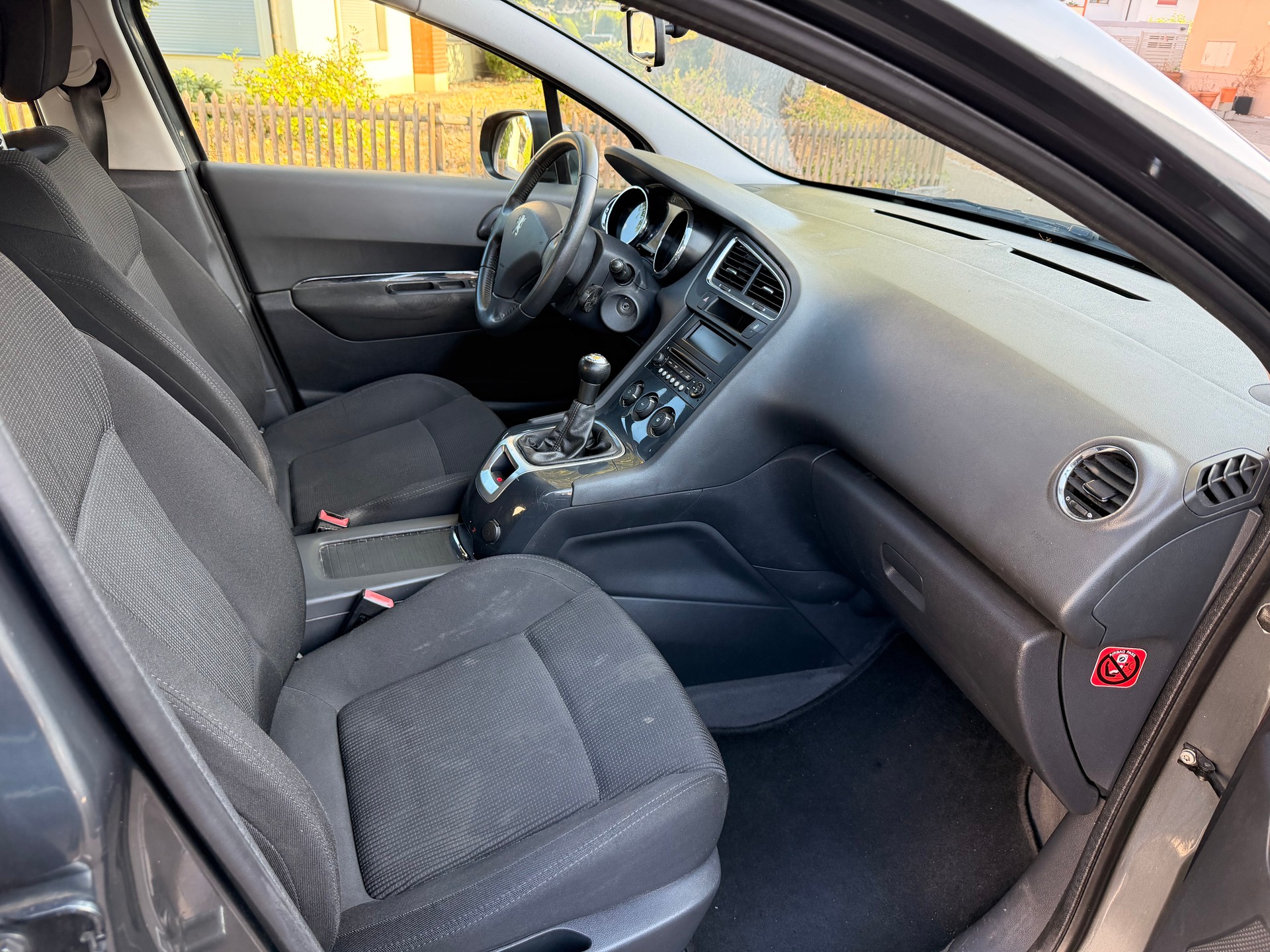 PEUGEOT 5008 1.6 16V VTI Trendy Clim-image-11