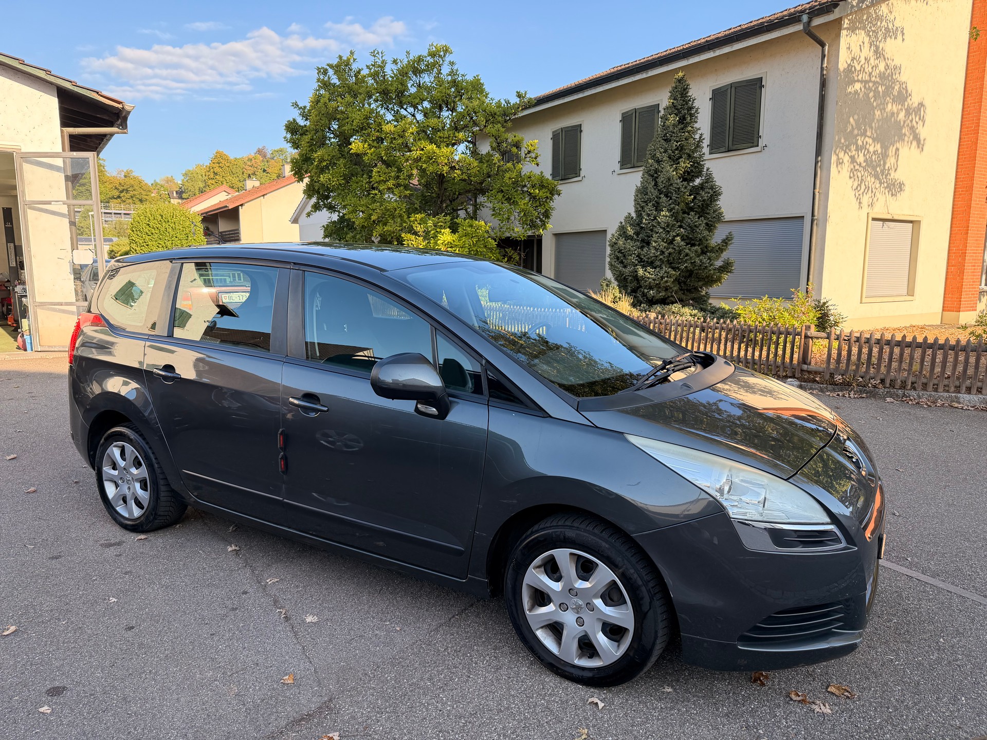PEUGEOT 5008 1.6 16V VTI Trendy Clim-image-5