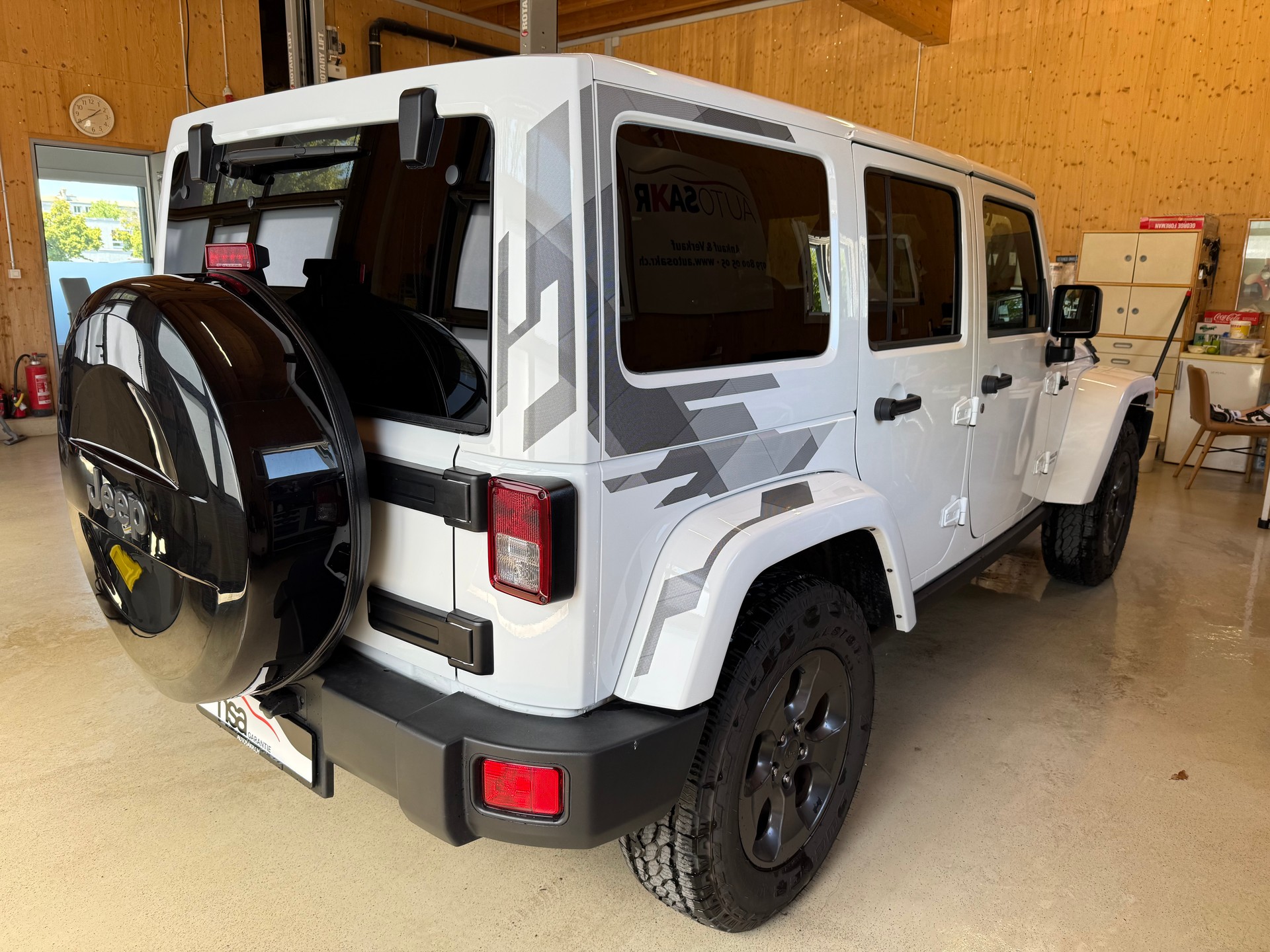 JEEP Wrangler 2.8CRD Unlimited 75th Anniversary Automat-showroom-element-3