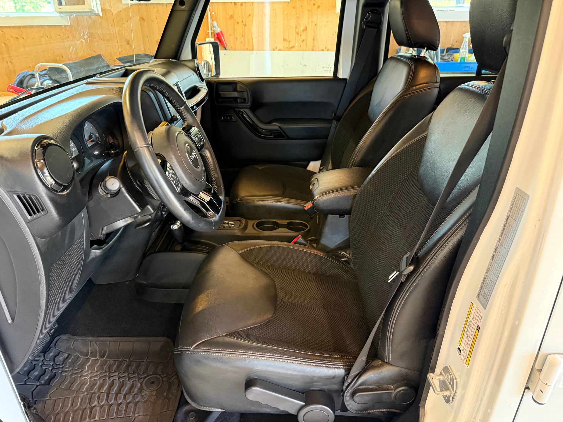 JEEP Wrangler 2.8CRD Unlimited 75th Anniversary Automat-image-7