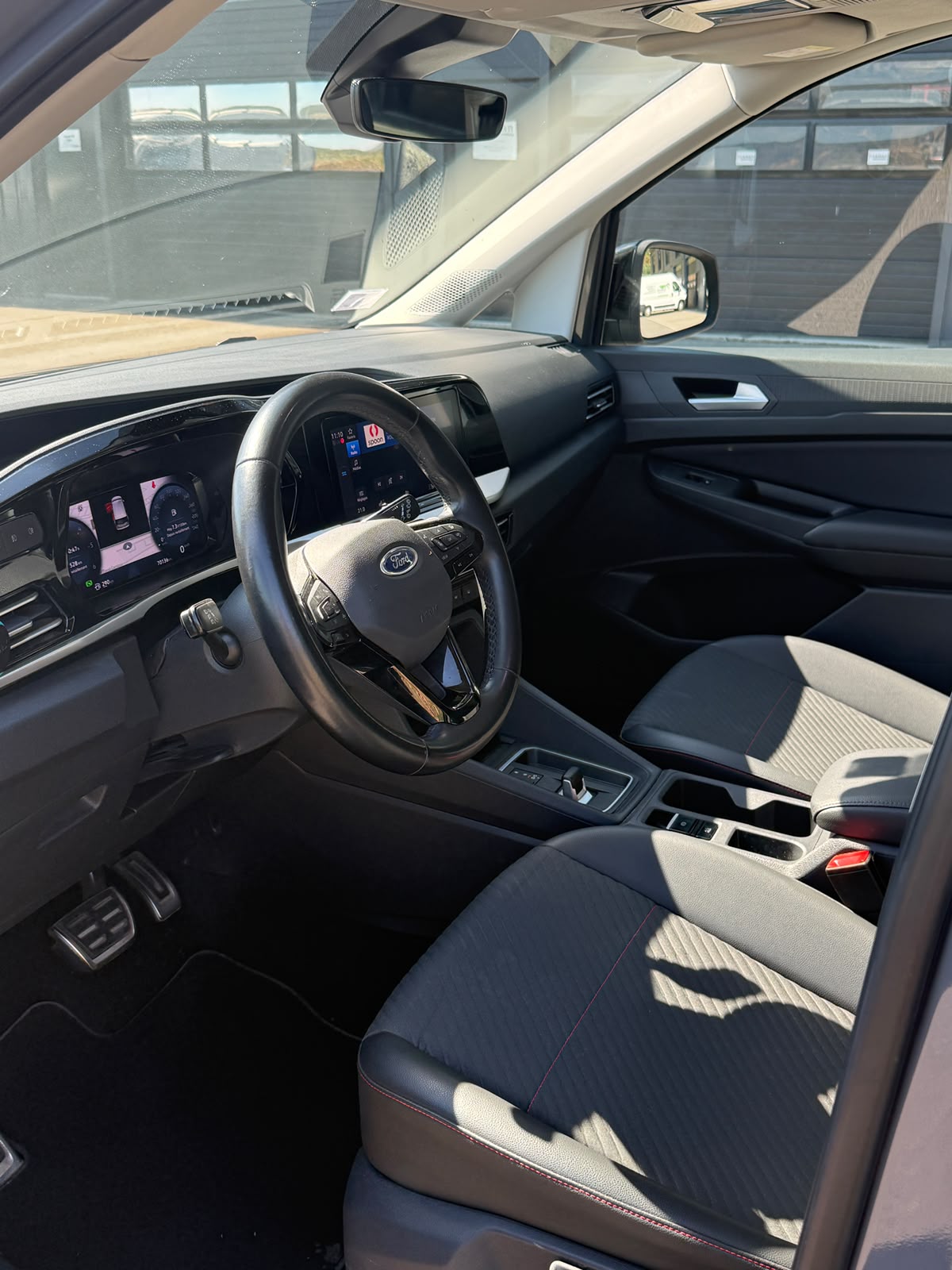 FORD Tourneo Connect 2.0 EcoBlue Sport Automat-image-5
