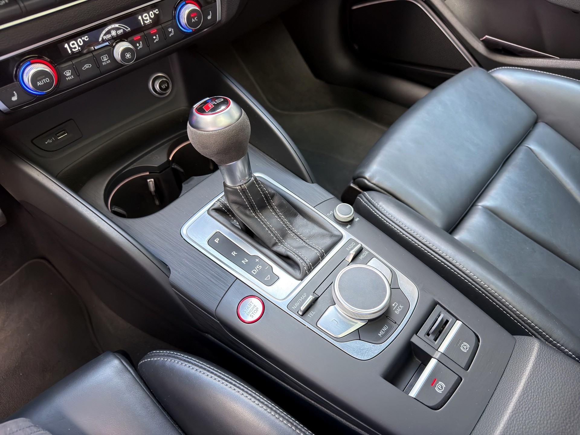 AUDI RS3 Sportback 2.5 TSI quattro S-tronic-image-21