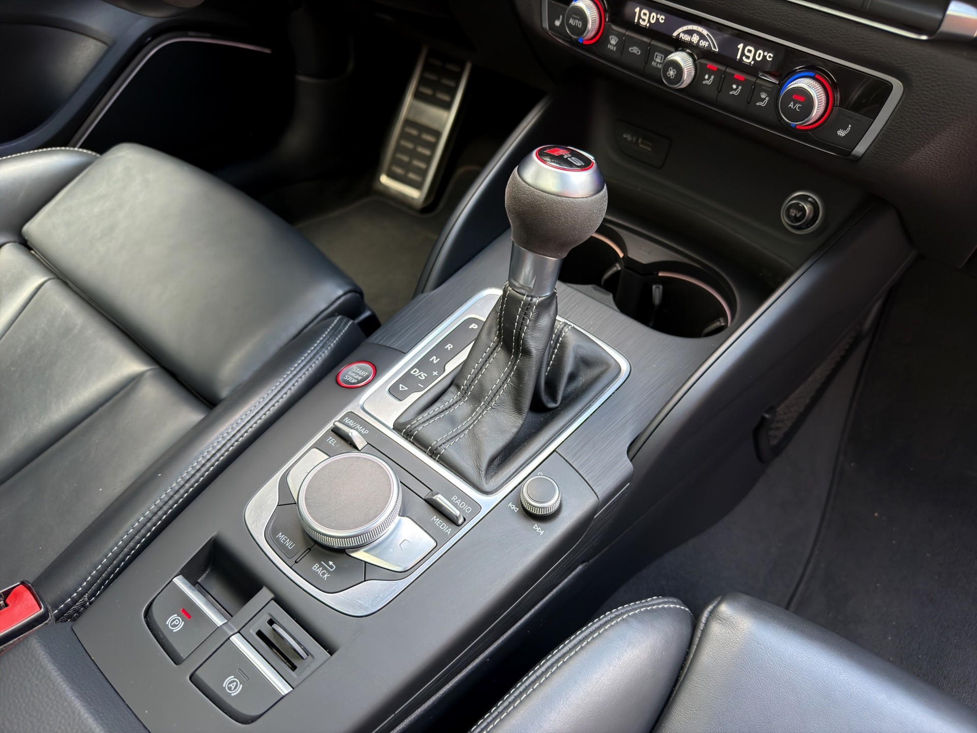AUDI RS3 Sportback 2.5 TSI quattro S-tronic-image-24
