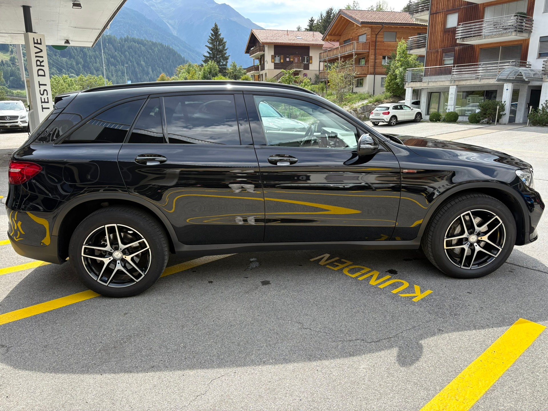 MERCEDES-BENZ GLC 250 d AMG Line 4Matic-showroom-element-3