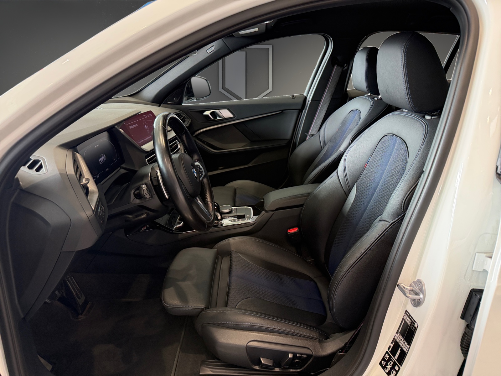 BMW M135i xDrive M Sport Pro Steptronic-image-13