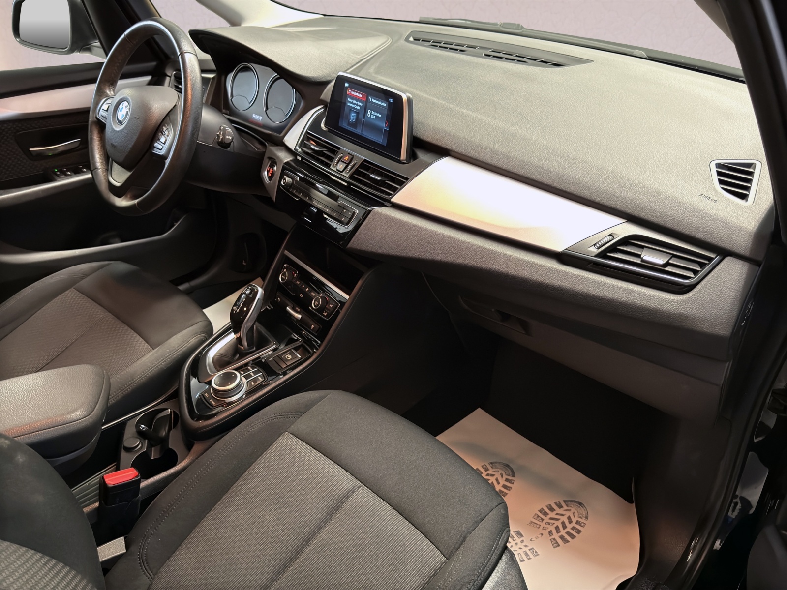 BMW 218d Gran Tourer Steptronic-image-11