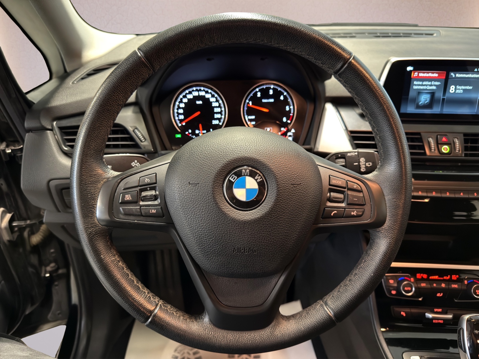 BMW 218d Gran Tourer Steptronic-image-8