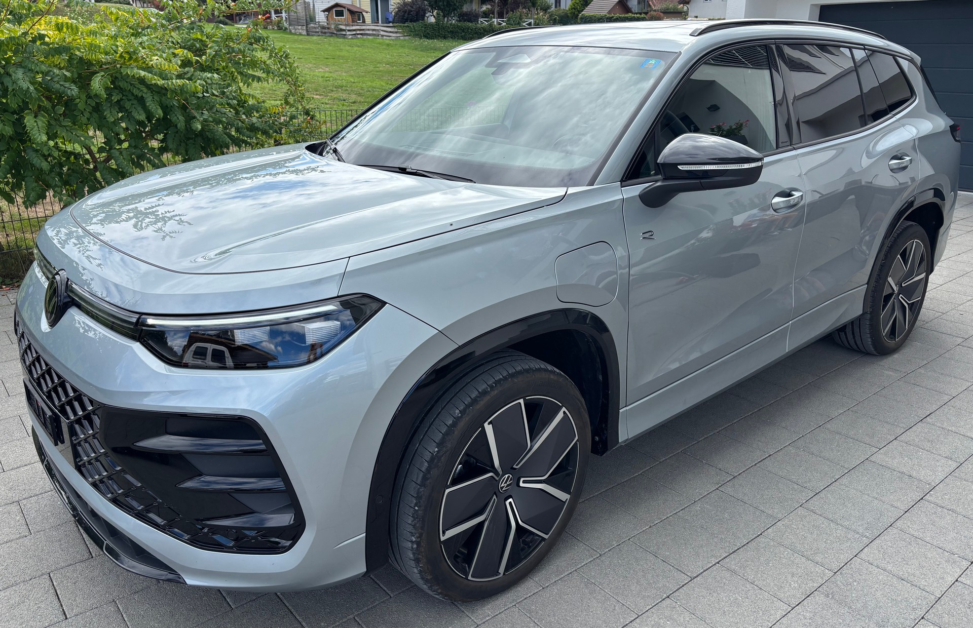 VW Tayron 1.5 TSI PHEV 272 PS R-Line Black Style - Erste Hand, Pano, 20", 11'300 km