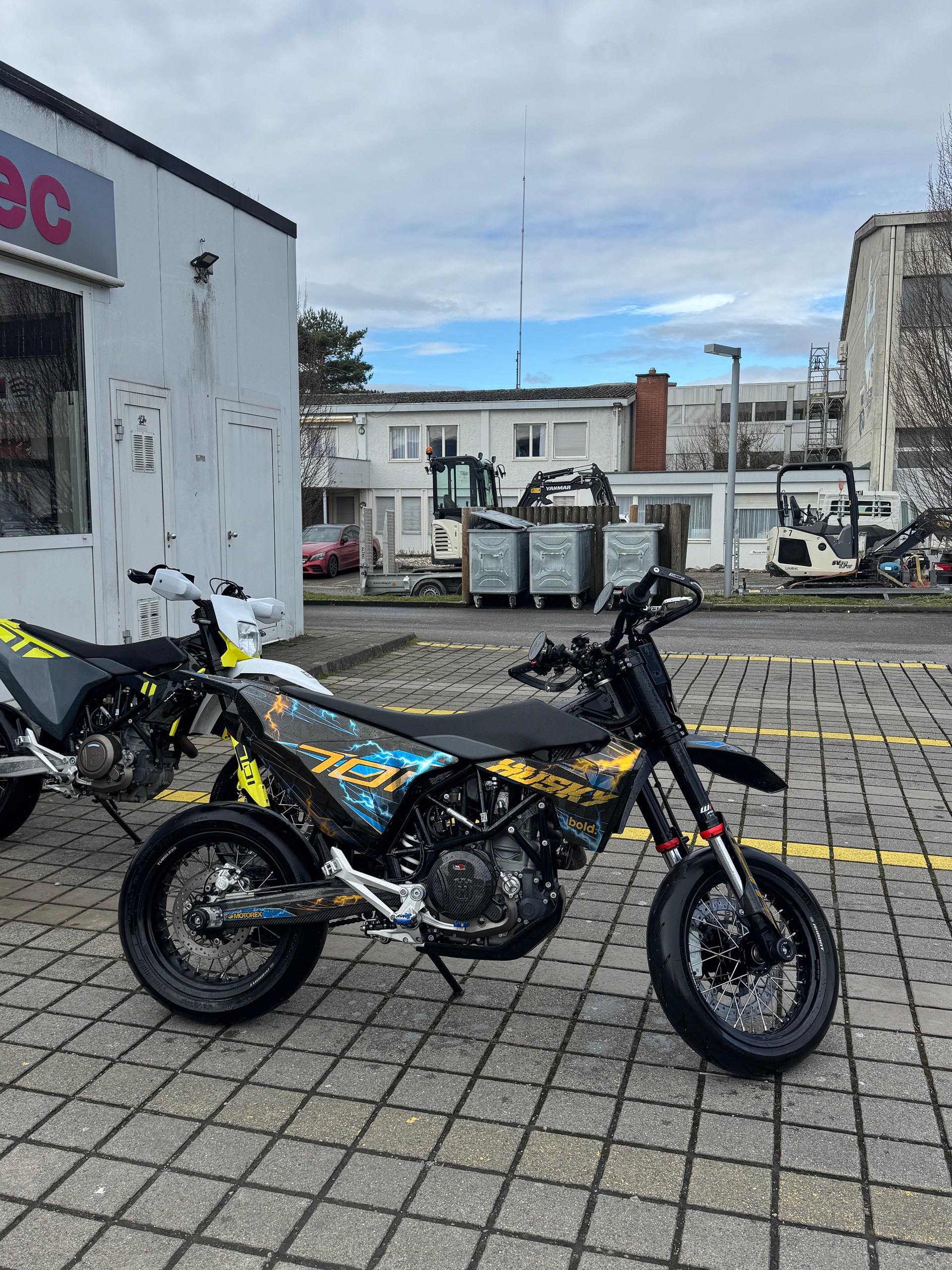 HUSQVARNA 701 Supermoto-image-5
