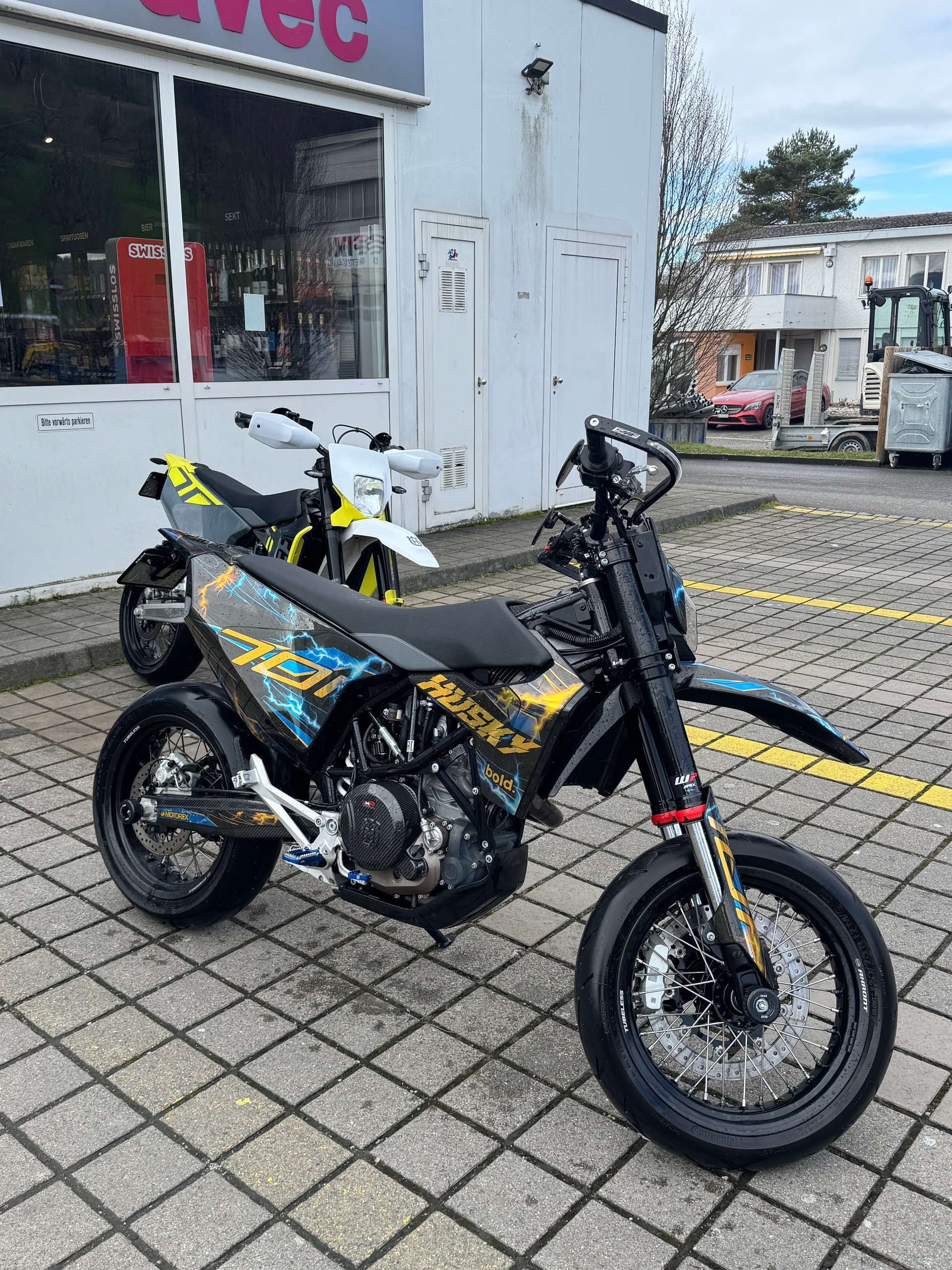 HUSQVARNA 701 Supermoto-image-4