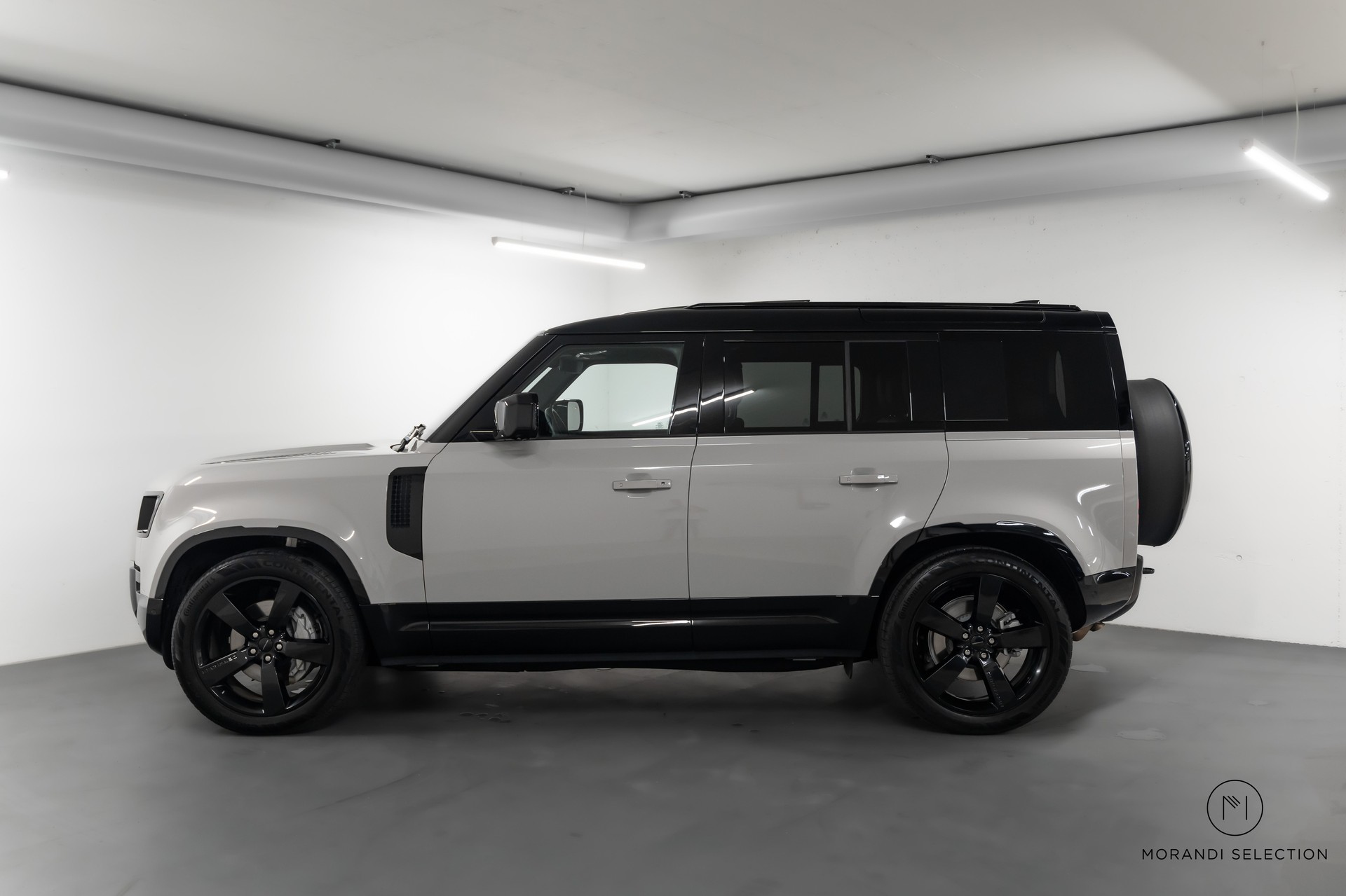 LAND ROVER Defender 110 3.0 D I6 350 X-Dynamic HSE