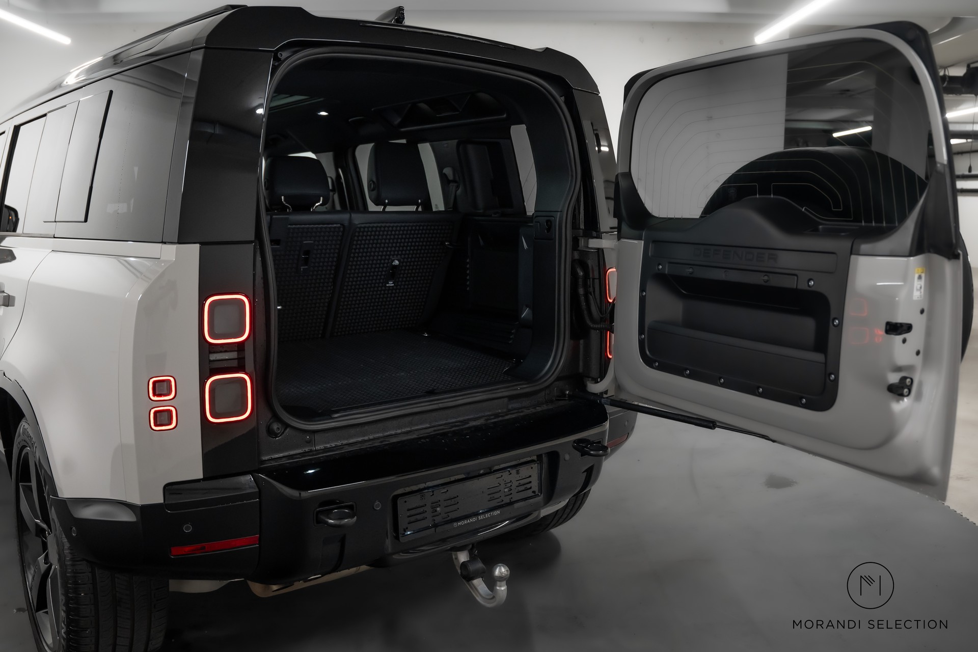 LAND ROVER Defender 110 3.0 D I6 350 X-Dynamic HSE-image-9