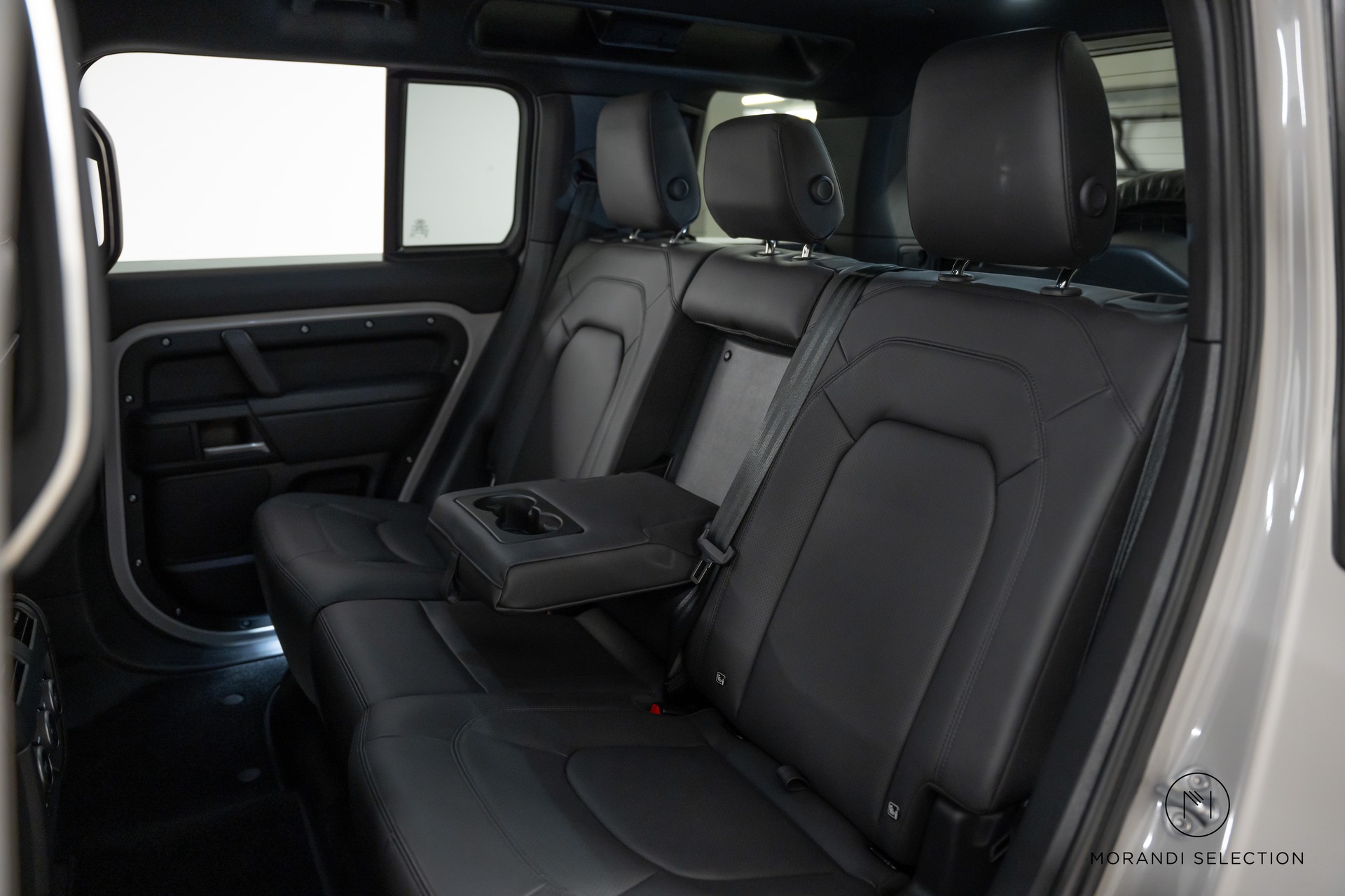LAND ROVER Defender 110 3.0 D I6 350 X-Dynamic HSE-image-17