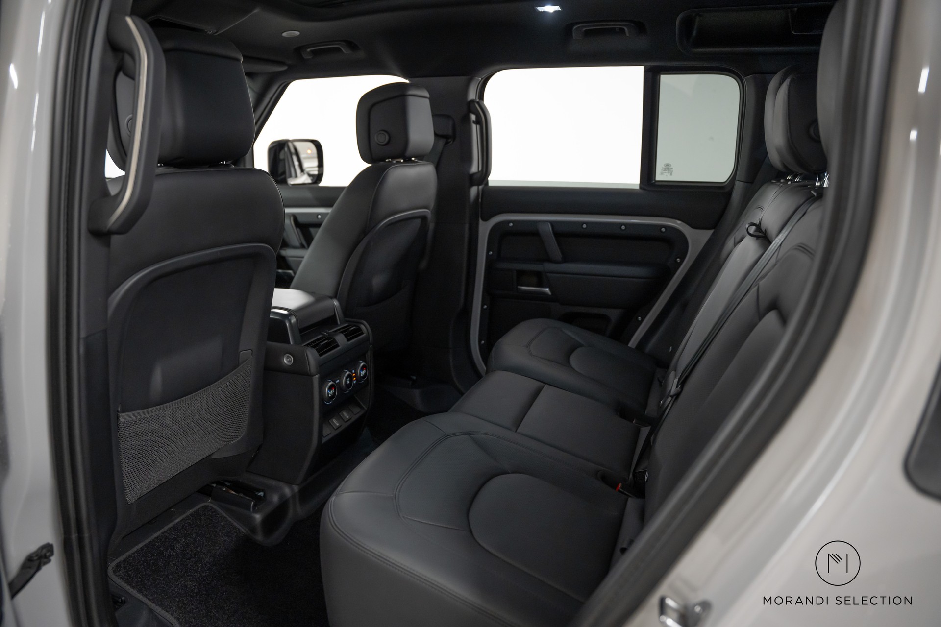 LAND ROVER Defender 110 3.0 D I6 350 X-Dynamic HSE-image-16
