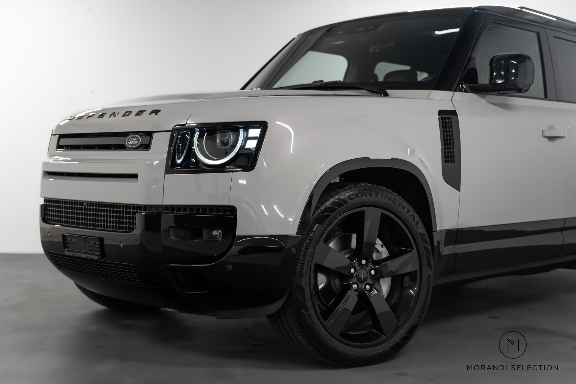 LAND ROVER Defender 110 3.0 D I6 350 X-Dynamic HSE-showroom-element-3