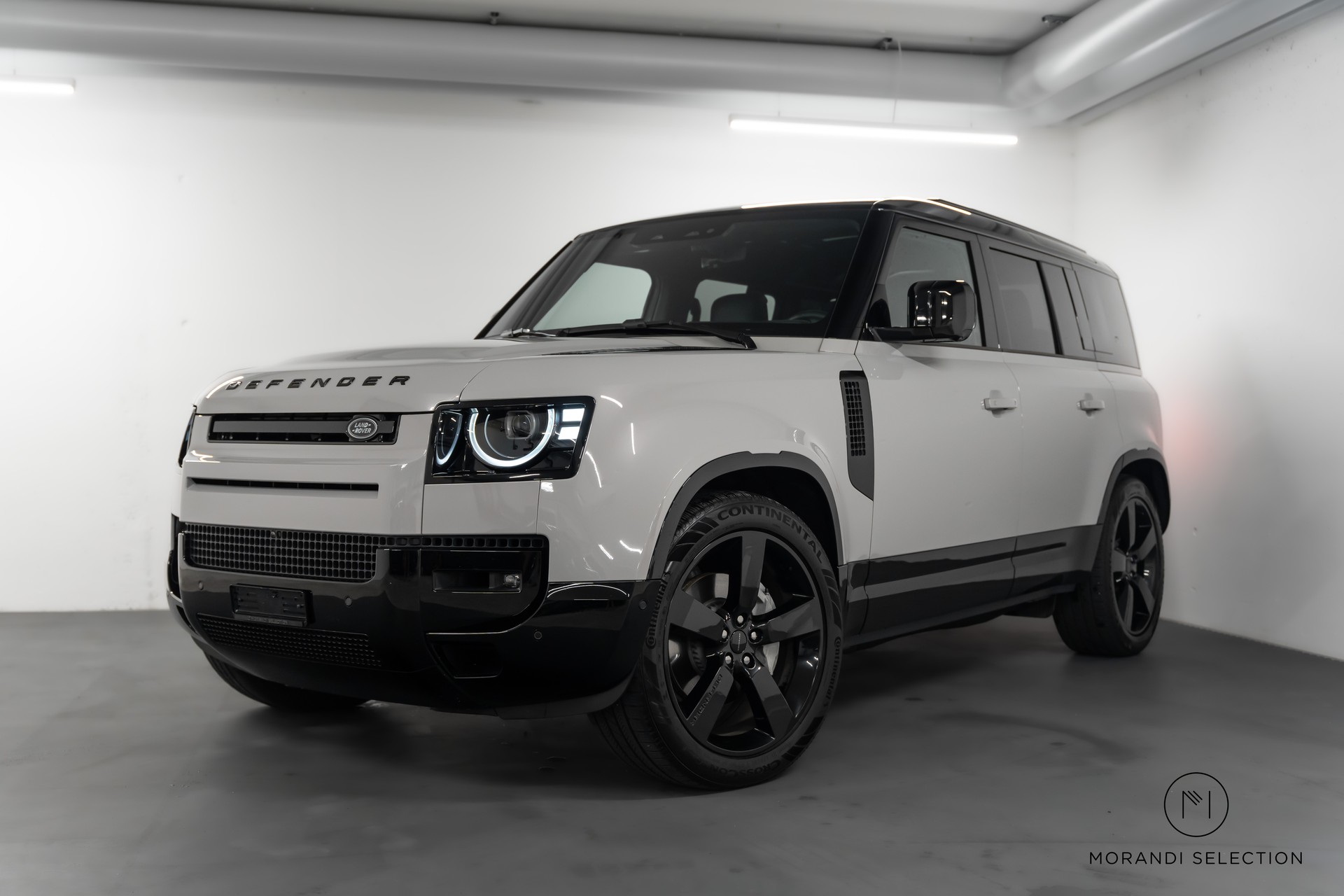 LAND ROVER Defender 110 3.0 D I6 350 X-Dynamic HSE-showroom-element-1