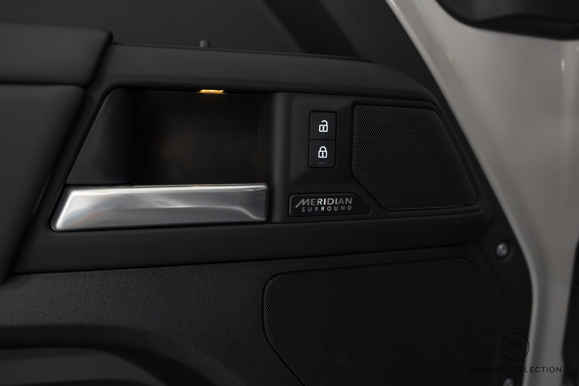 LAND ROVER Defender 110 3.0 D I6 350 X-Dynamic HSE-image-21