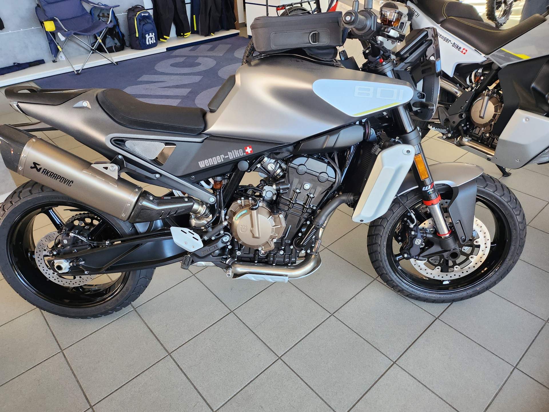HUSQVARNA Svartpilen 801-image-2