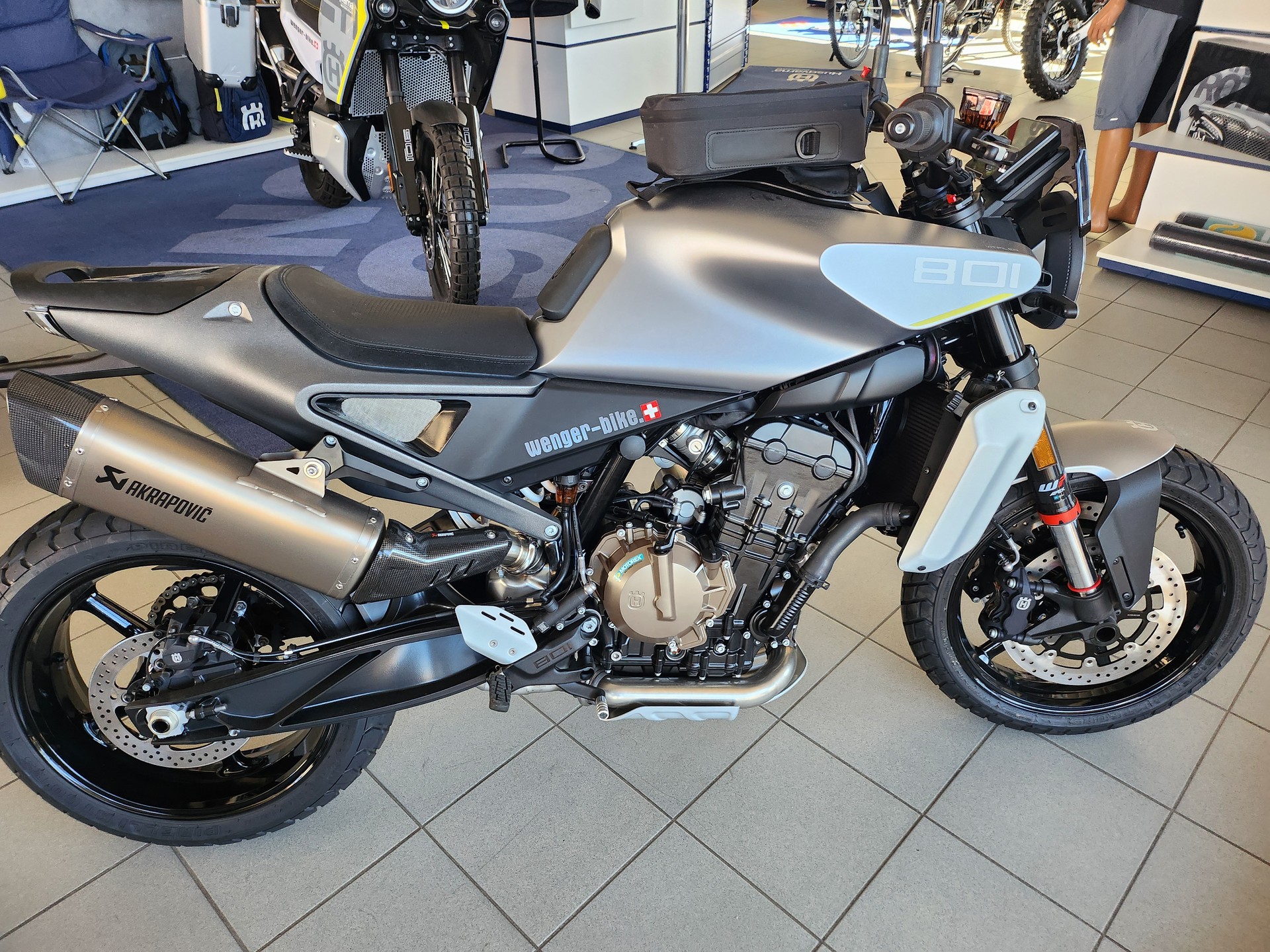 HUSQVARNA Svartpilen 801-image-1