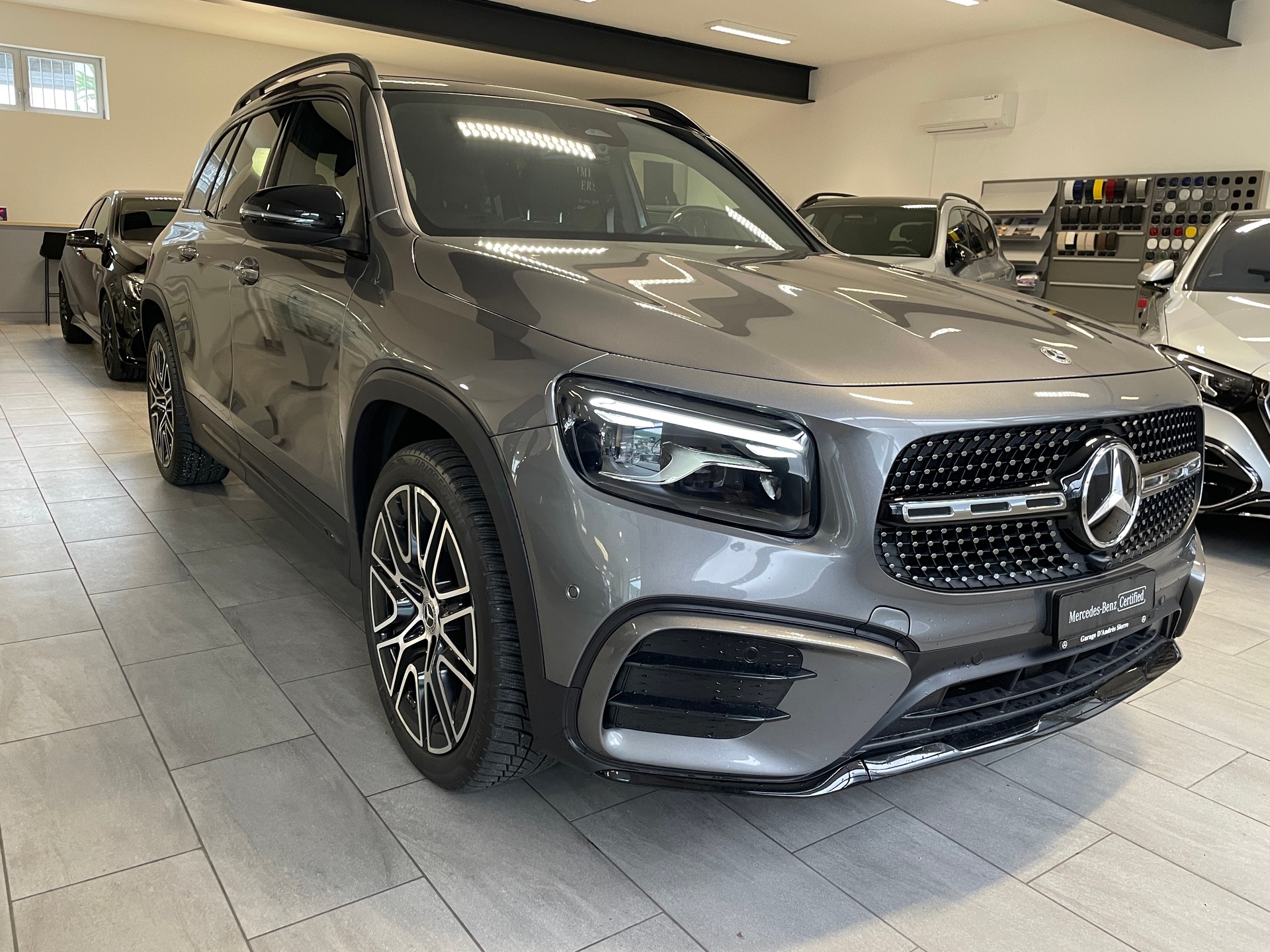 MERCEDES-BENZ GLB 220 4Matic 8G-Tronic AMG Line-showroom-element-2