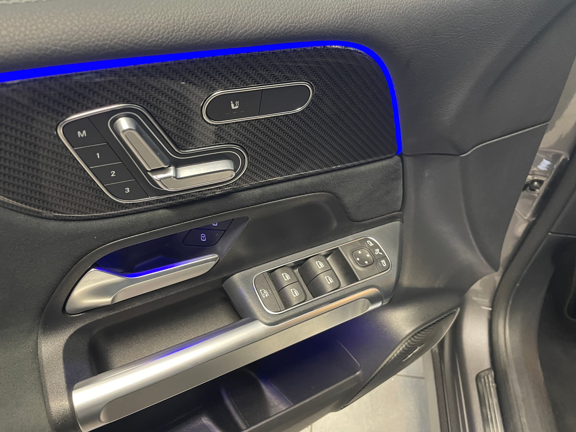 MERCEDES-BENZ GLB 220 4Matic 8G-Tronic AMG Line-image-14