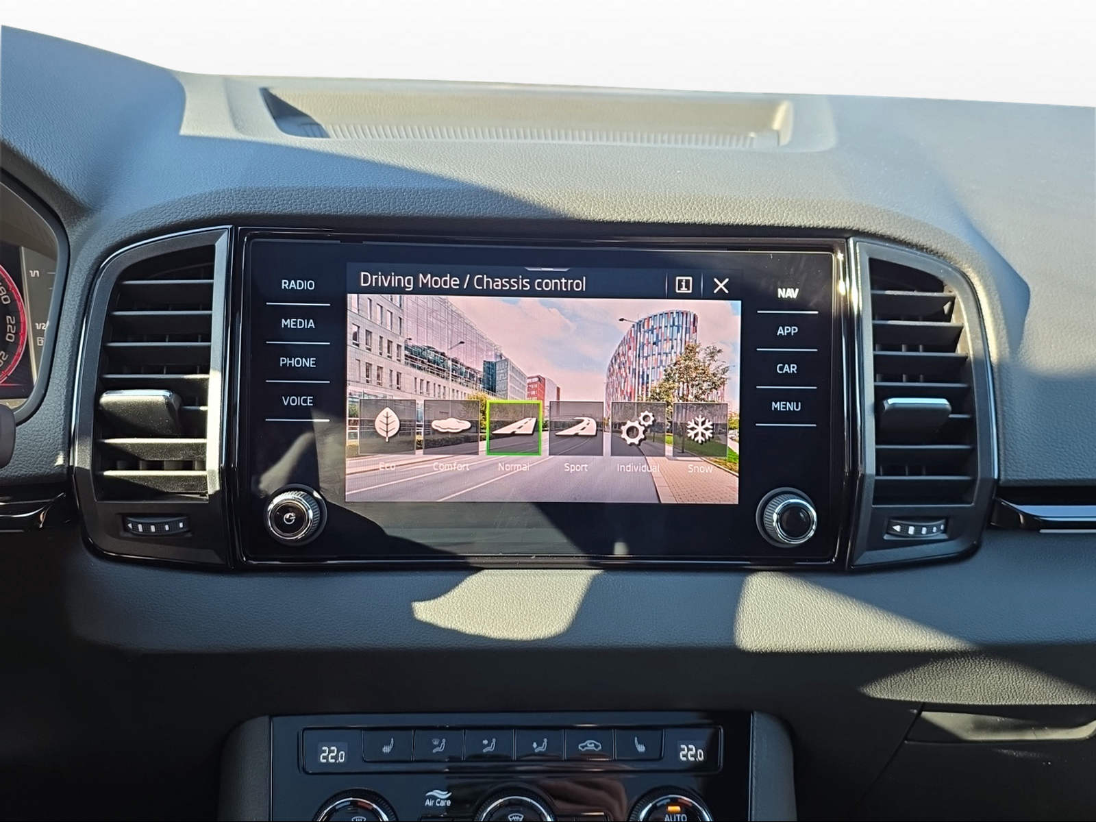 SKODA Karoq 2.0 TSI SportLine 4x4 DSG-image-8
