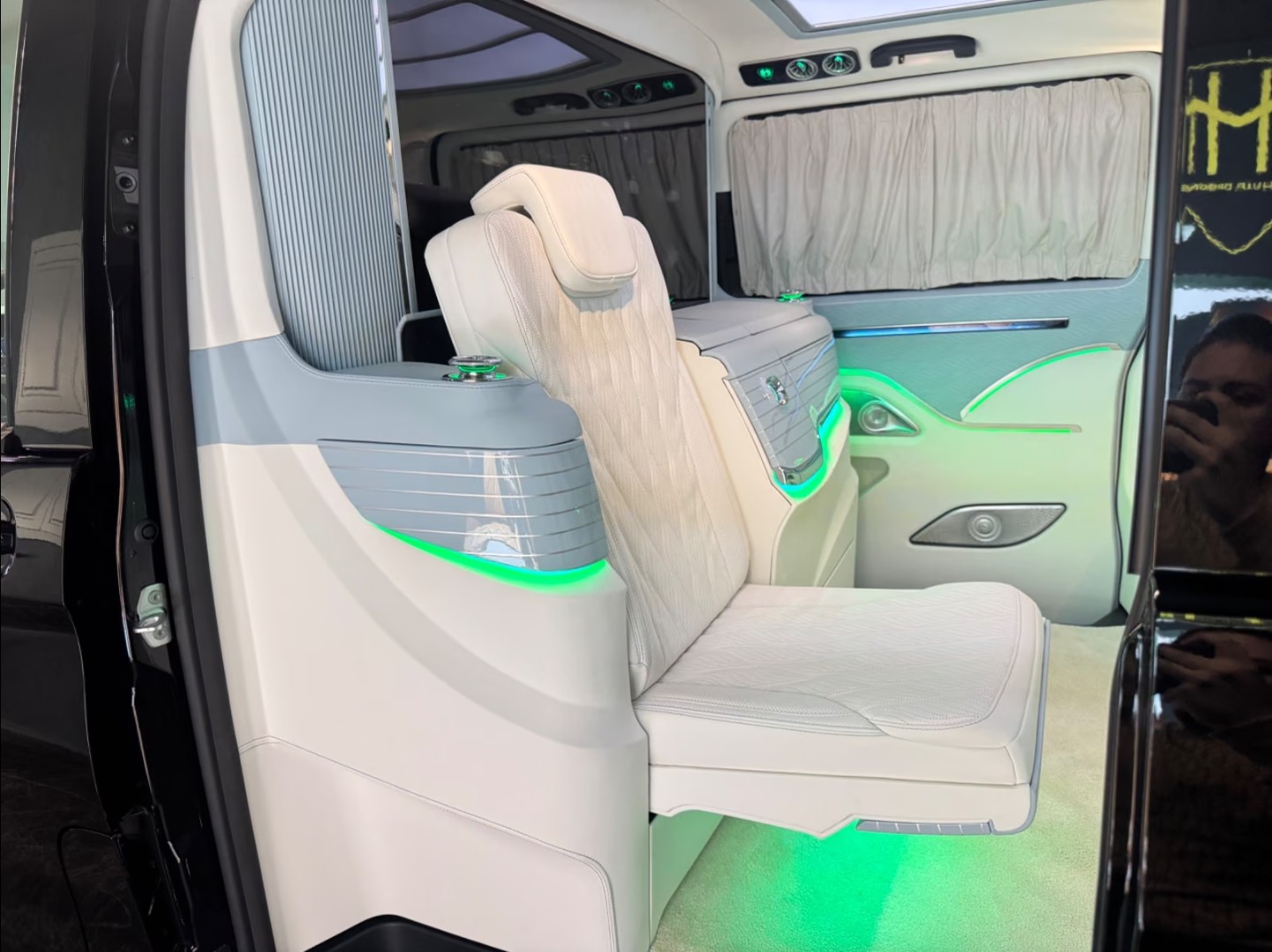 MERCEDES-BENZ V 300 d Extra-Lang 4matic Exclusive FALCON ST. MORITZ V.I.P-showroom-element-3