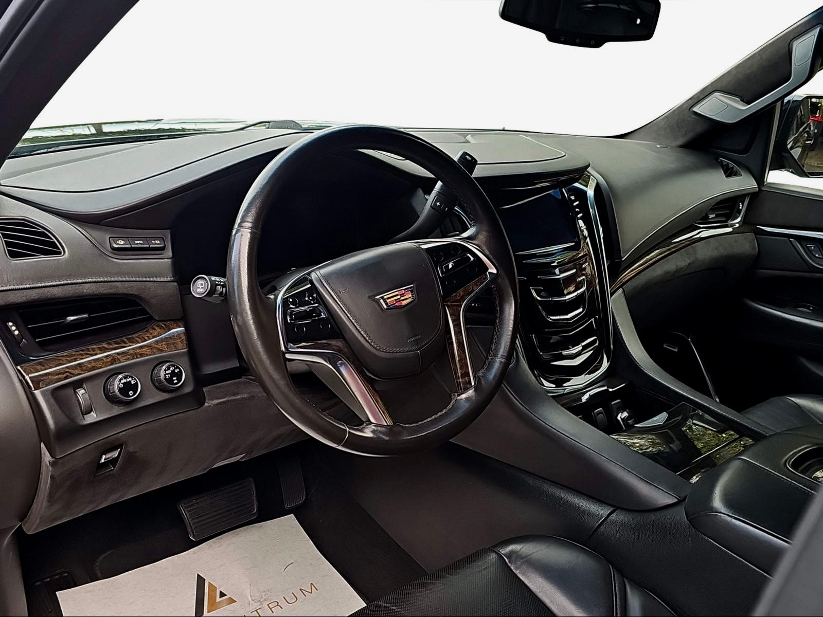 CADILLAC Escalade 6.2 Platinum Automatic-showroom-element-1