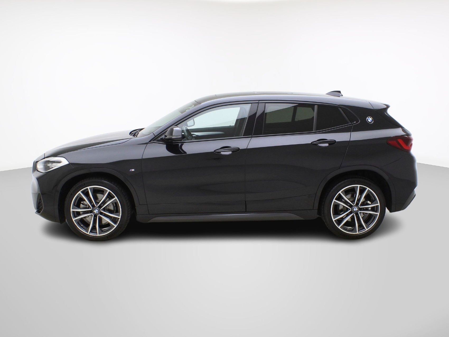 BMW X2 20i xDrive M Sport-showroom-element-2