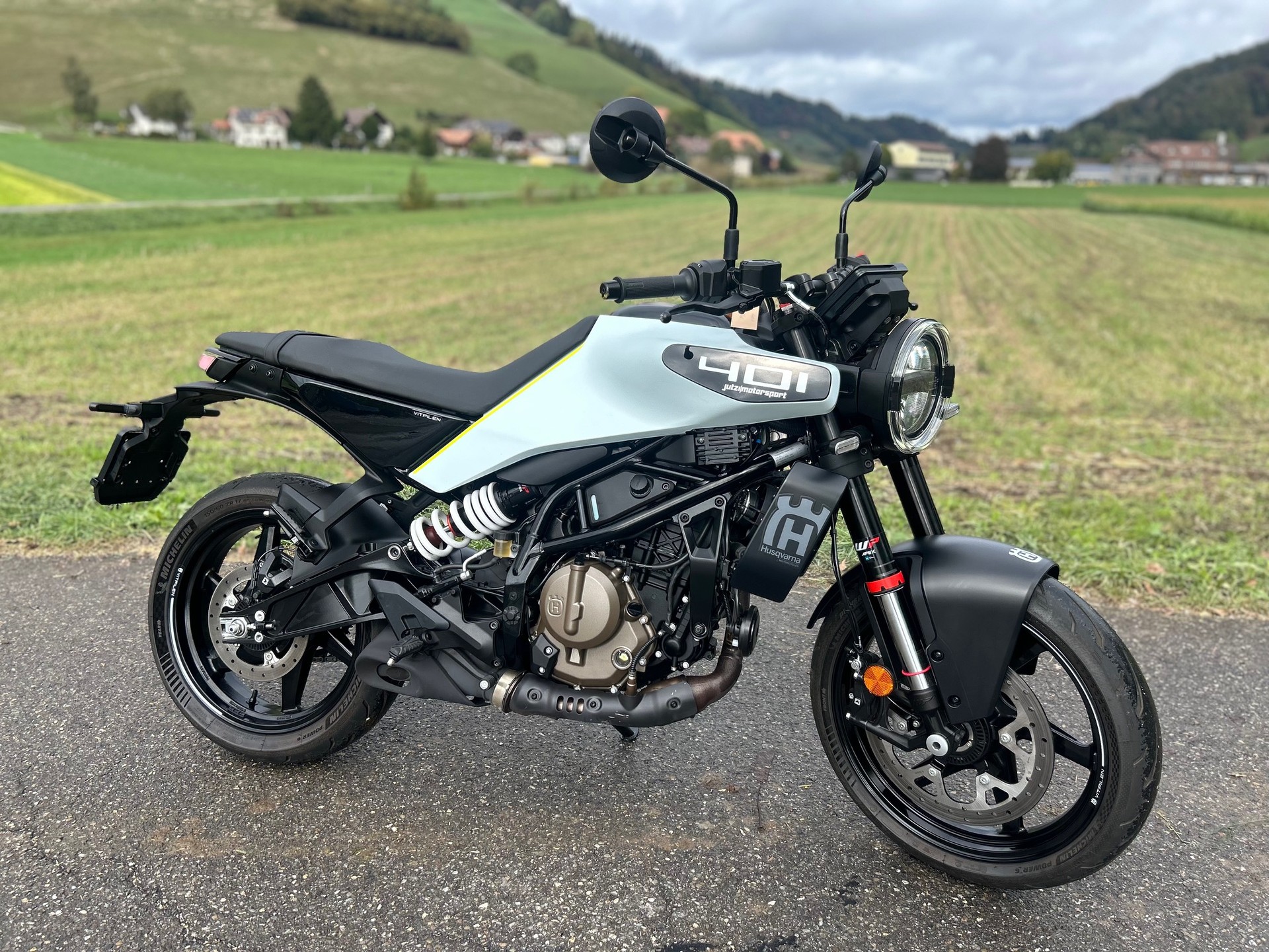 HUSQVARNA Svartpilen 401-image-0
