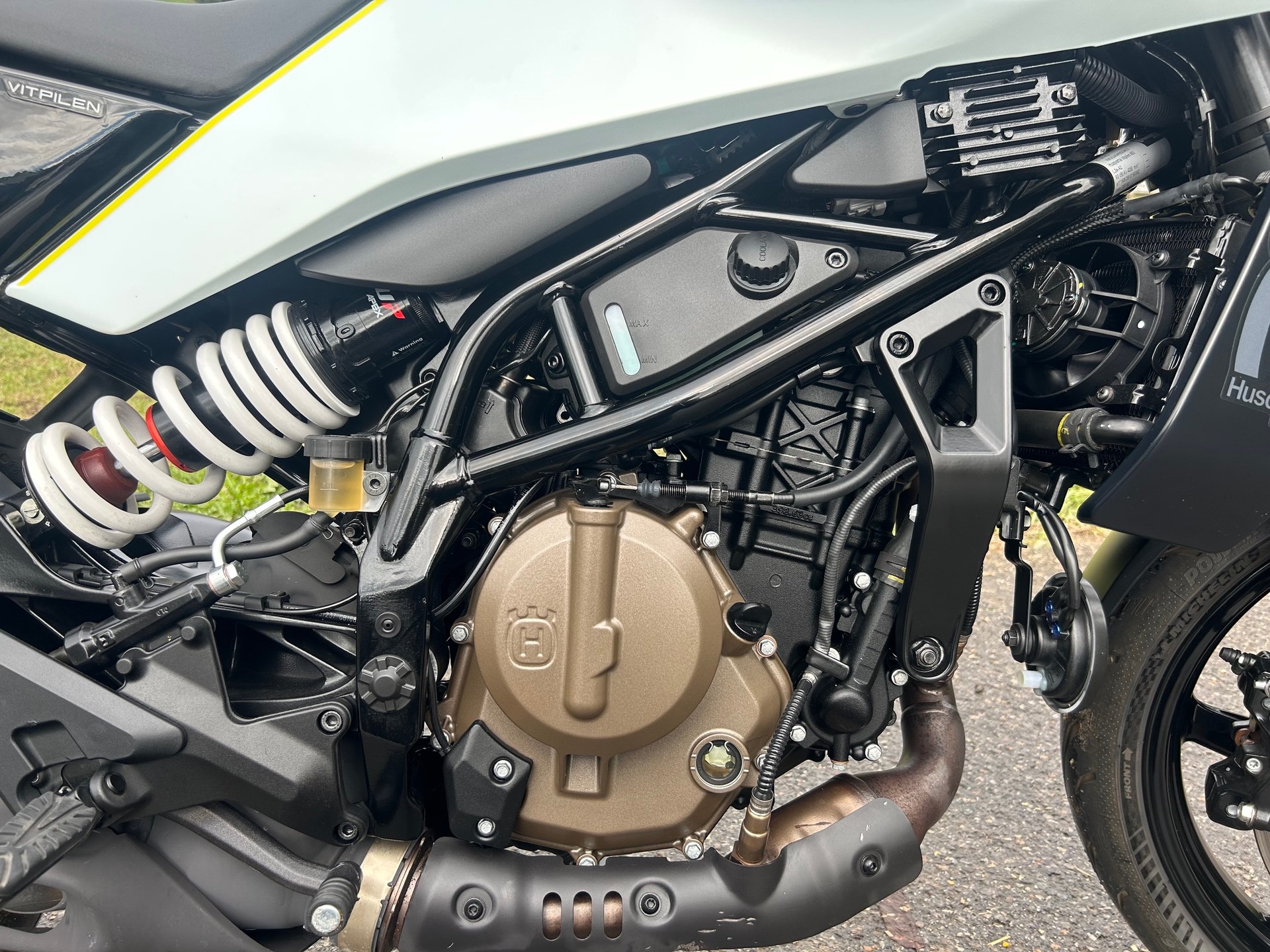 HUSQVARNA Svartpilen 401-image-2