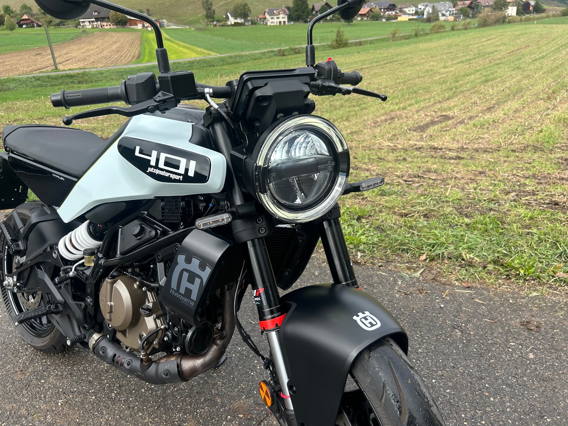 HUSQVARNA Svartpilen 401-image-1
