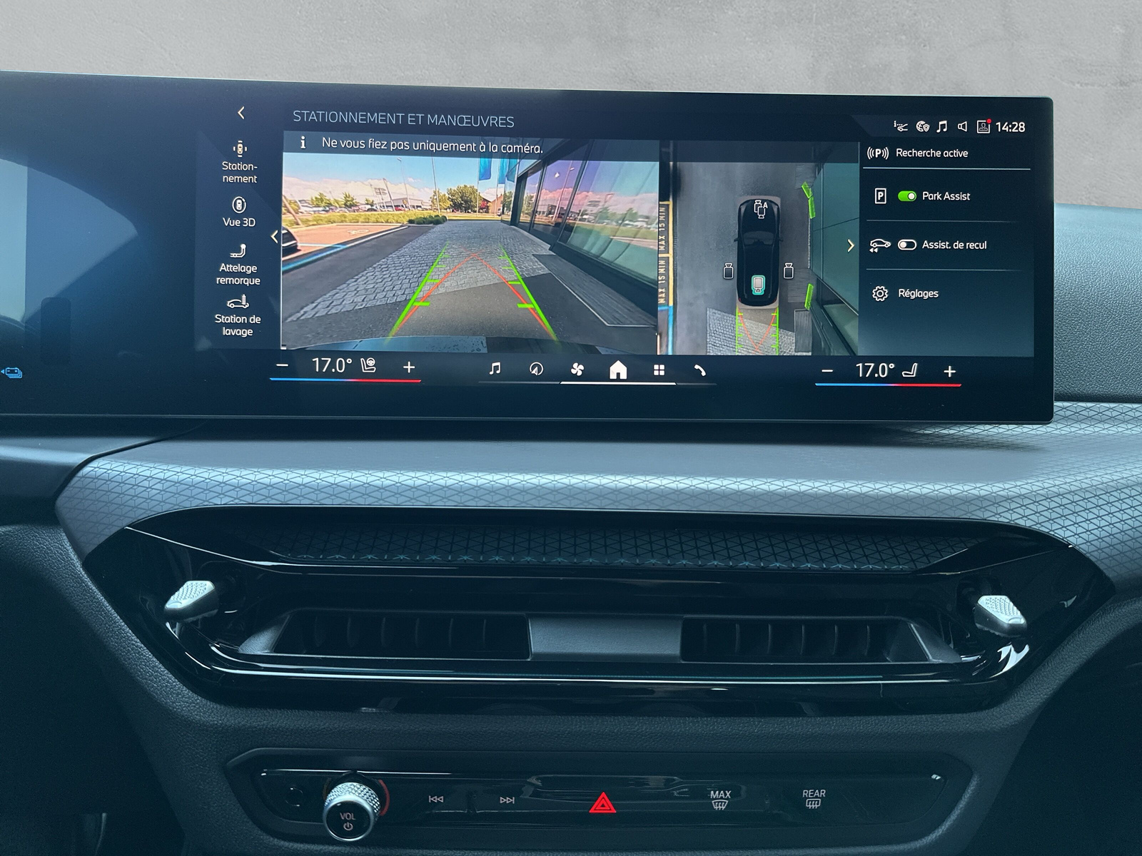 BMW 330e xDrive Steptronic M Sport **Action de leasing à 0.0%**-image-14