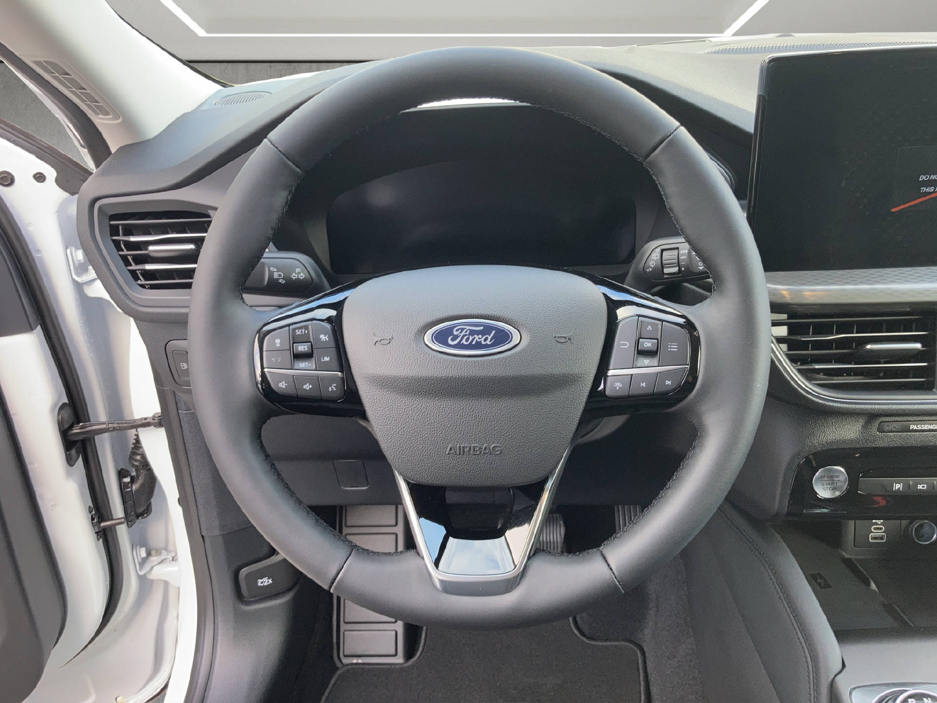 FORD Kuga 2.5 Plug-in Hybrid Titanium-image-10