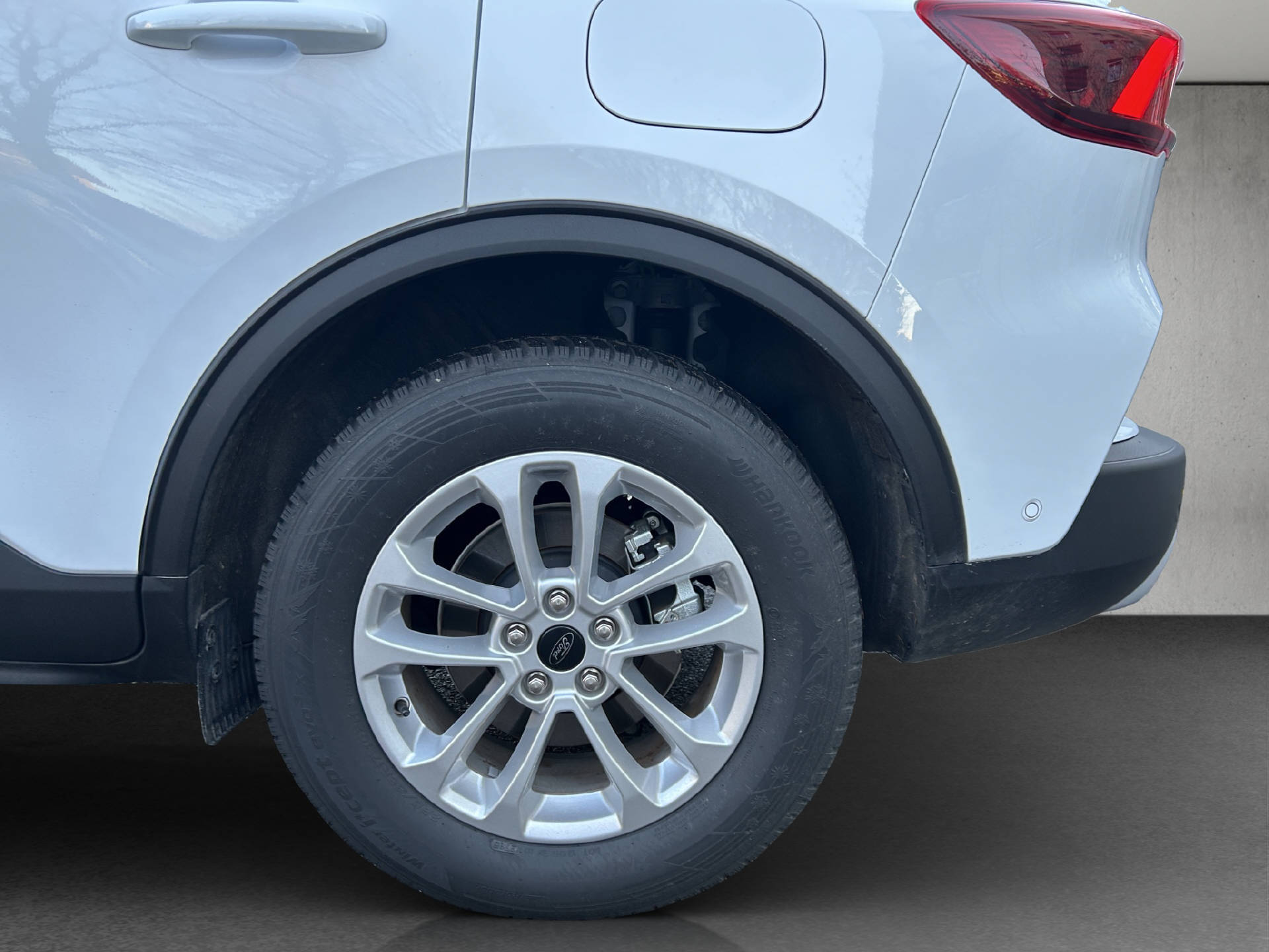 FORD Kuga 2.5 Plug-in Hybrid Titanium-image-24