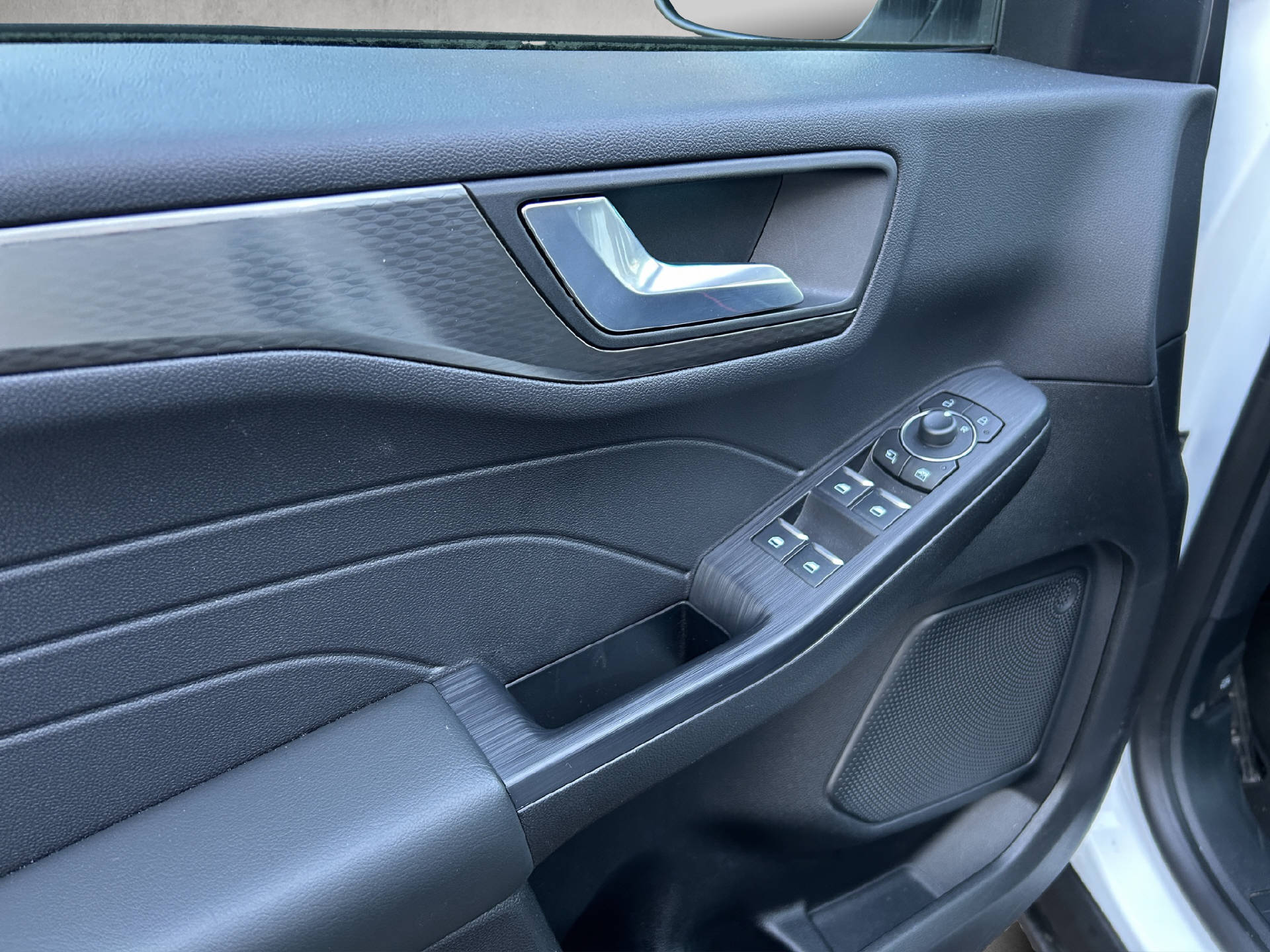 FORD Kuga 2.5 Plug-in Hybrid Titanium-image-12