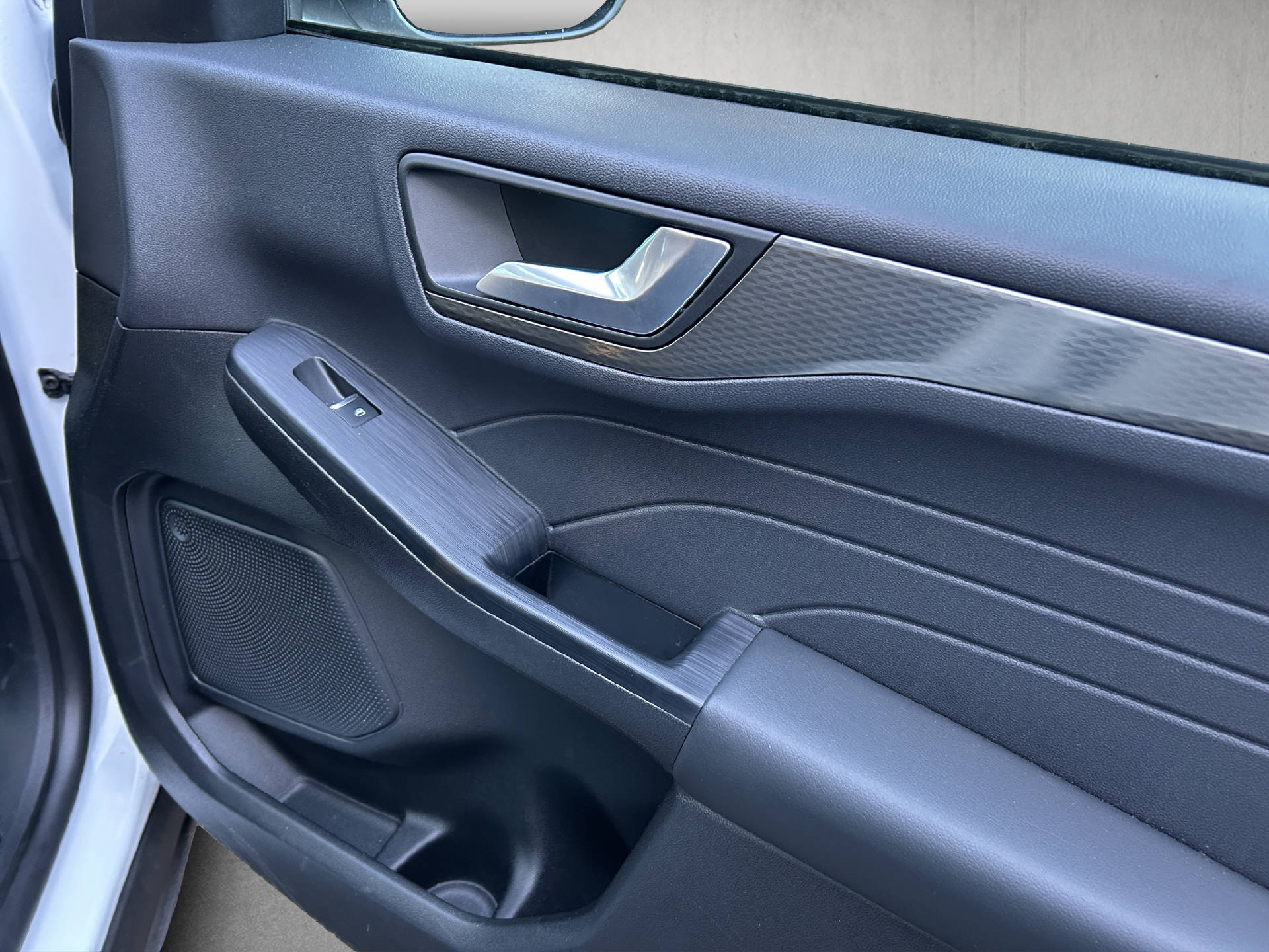 FORD Kuga 2.5 Plug-in Hybrid Titanium-image-17