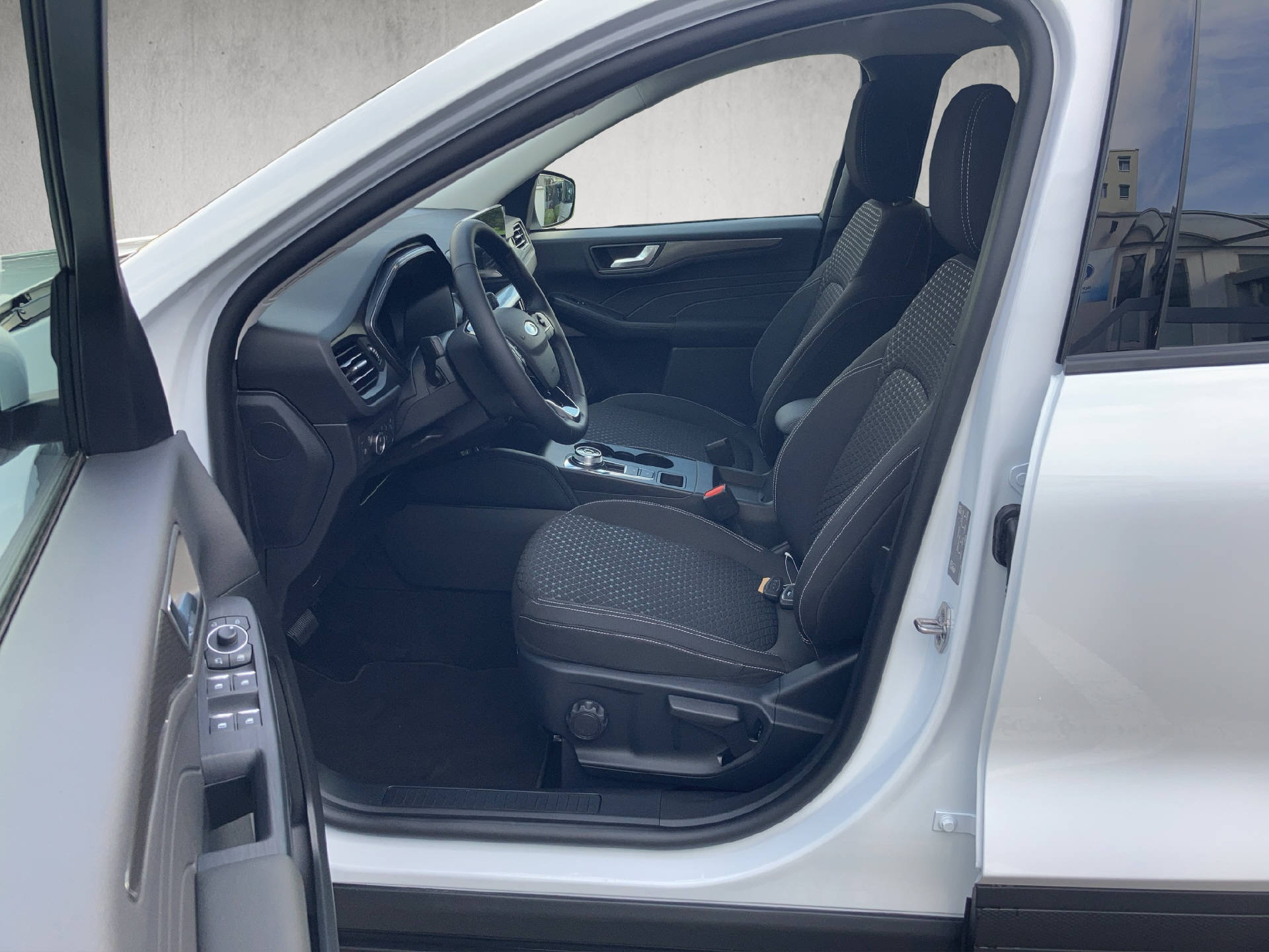 FORD Kuga 2.5 Plug-in Hybrid Titanium-image-9