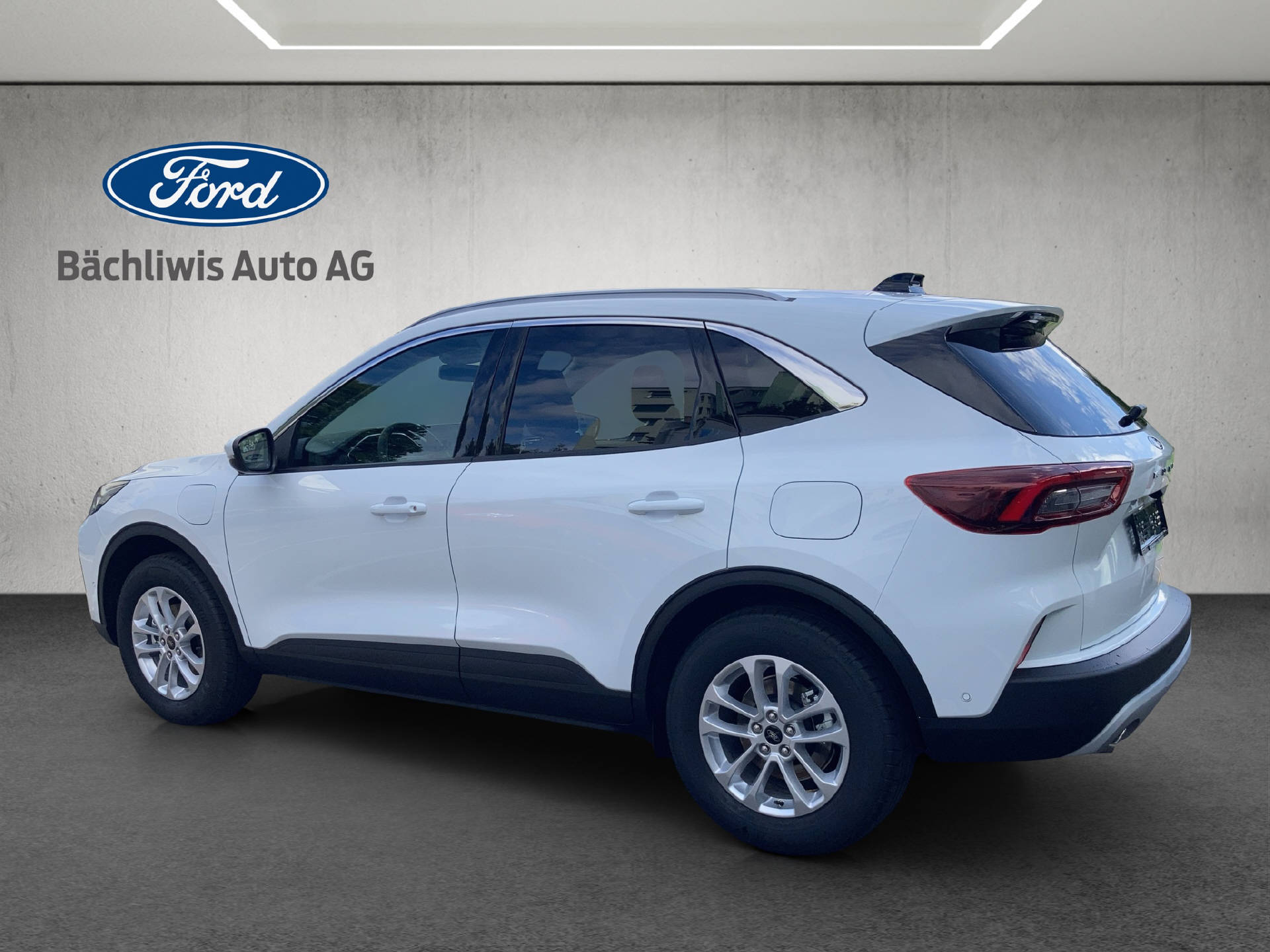 FORD Kuga 2.5 Plug-in Hybrid Titanium-showroom-element-2